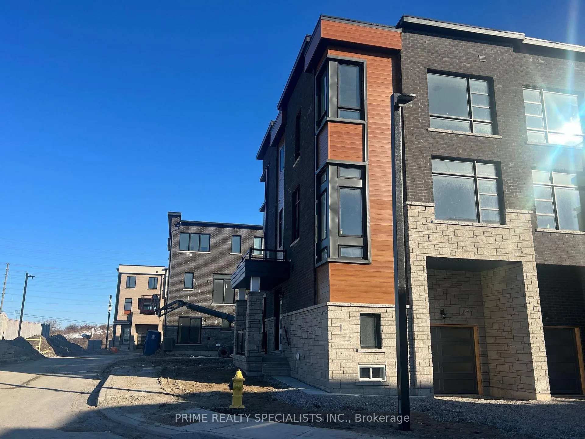 Photo 7 of 103 Paradox Street, Vaughan, Elder Mills — HOMEH