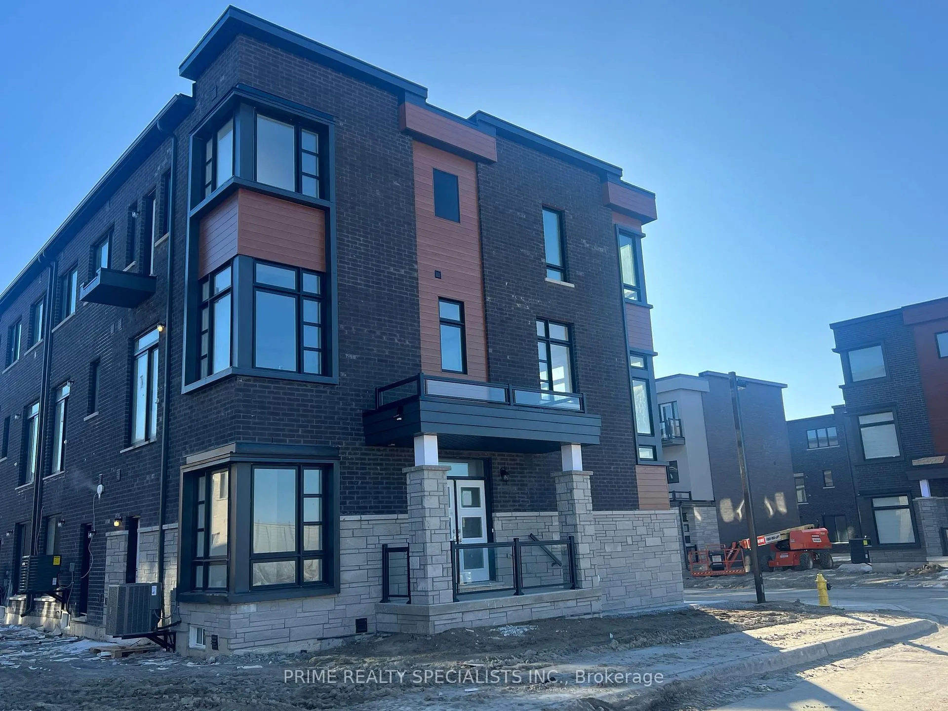 Photo 9 of 103 Paradox Street, Vaughan, Elder Mills — HOMEH