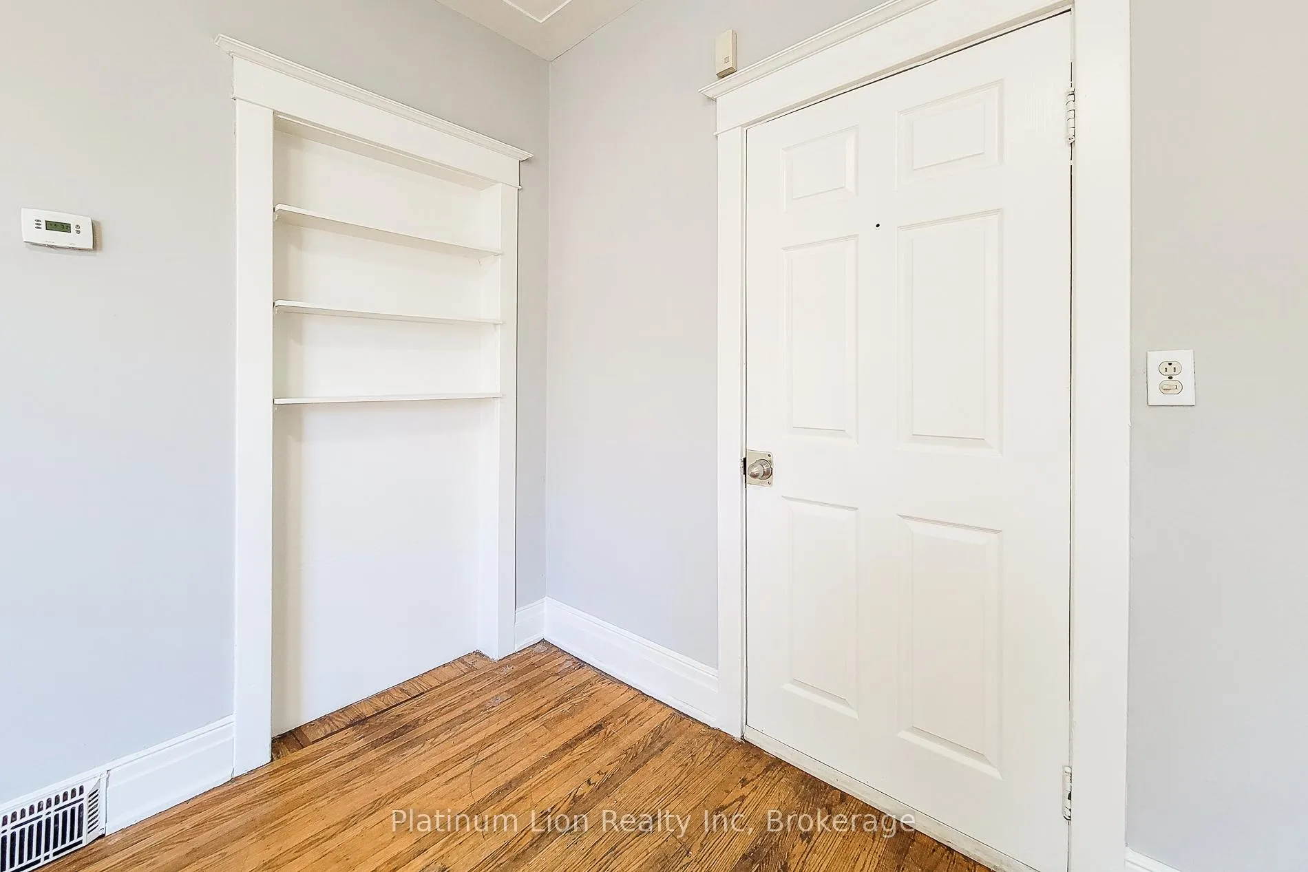 Photo 6 of 254 1/2 Emerald Street N, Hamilton, Stinson — HOMEH