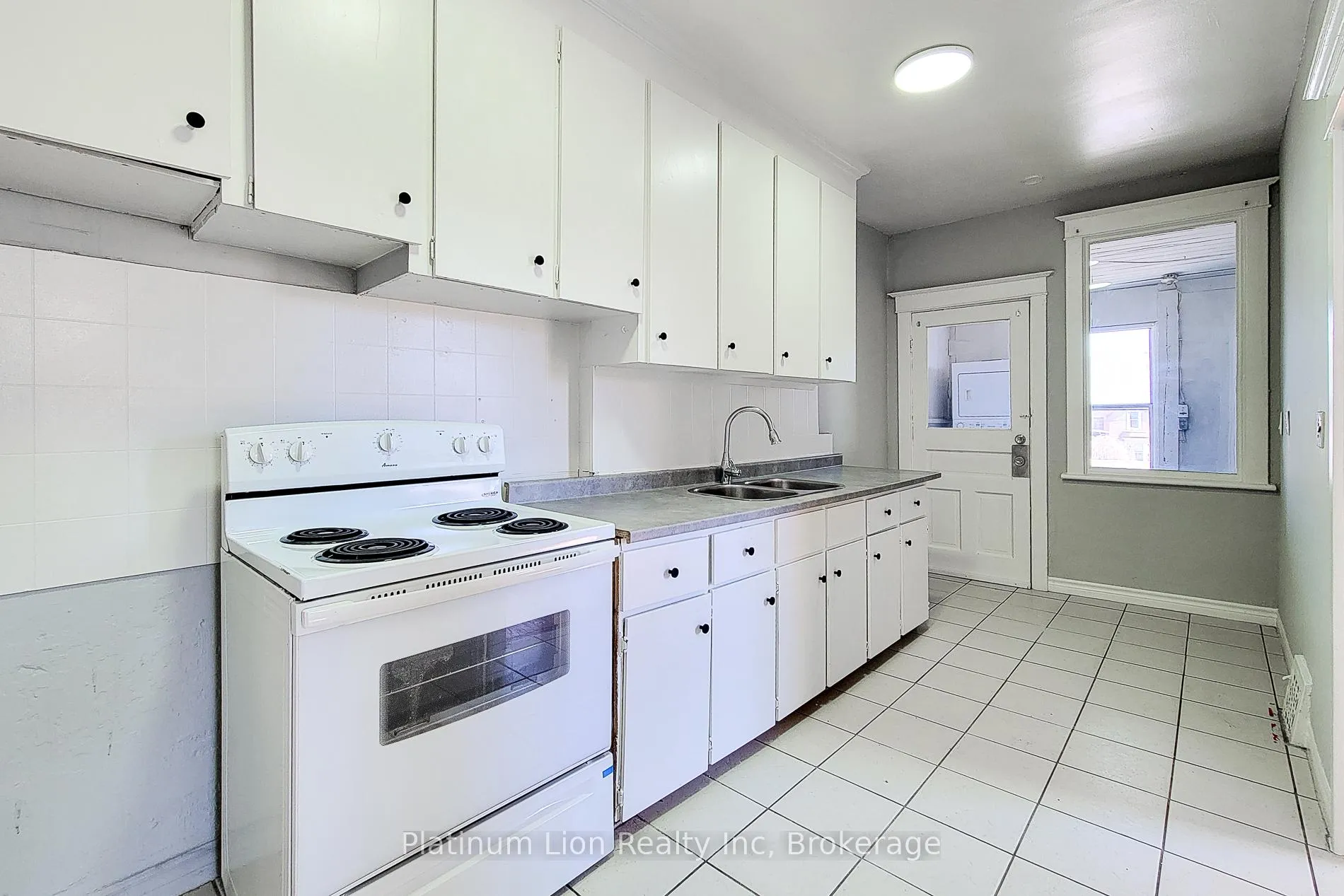 Photo 8 of 254 1/2 Emerald Street N, Hamilton, Stinson — HOMEH