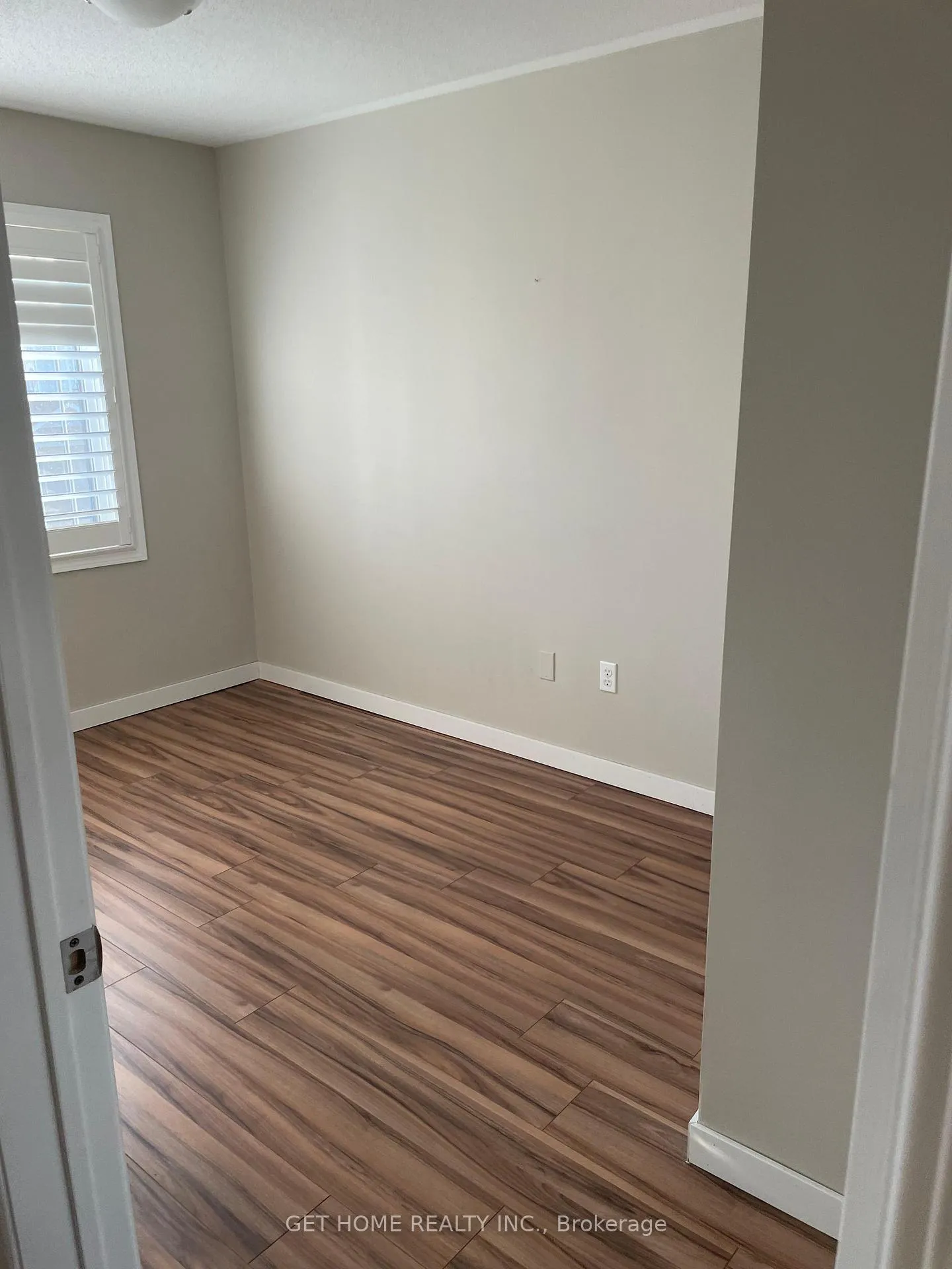 Photo 4 of 39 Connell Lane, Clarington, Bowmanville — HOMEH