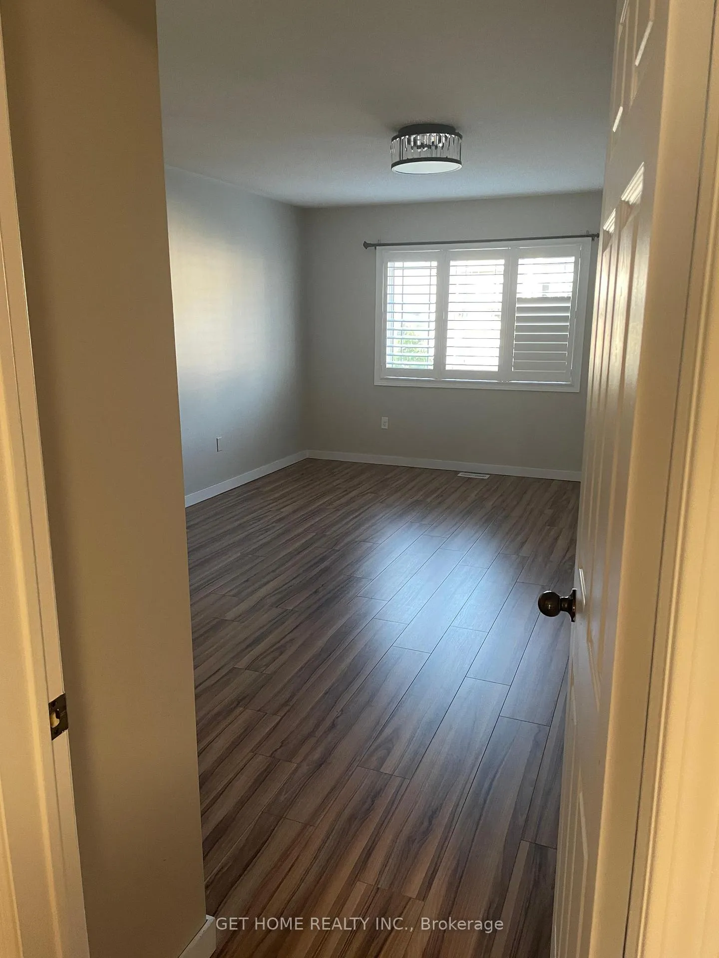 Photo 11 of 39 Connell Lane, Clarington, Bowmanville — HOMEH