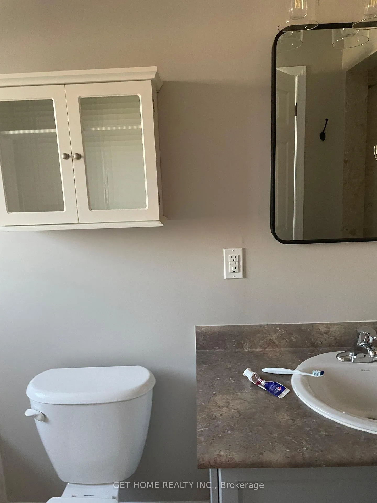 Photo 14 of 39 Connell Lane, Clarington, Bowmanville — HOMEH