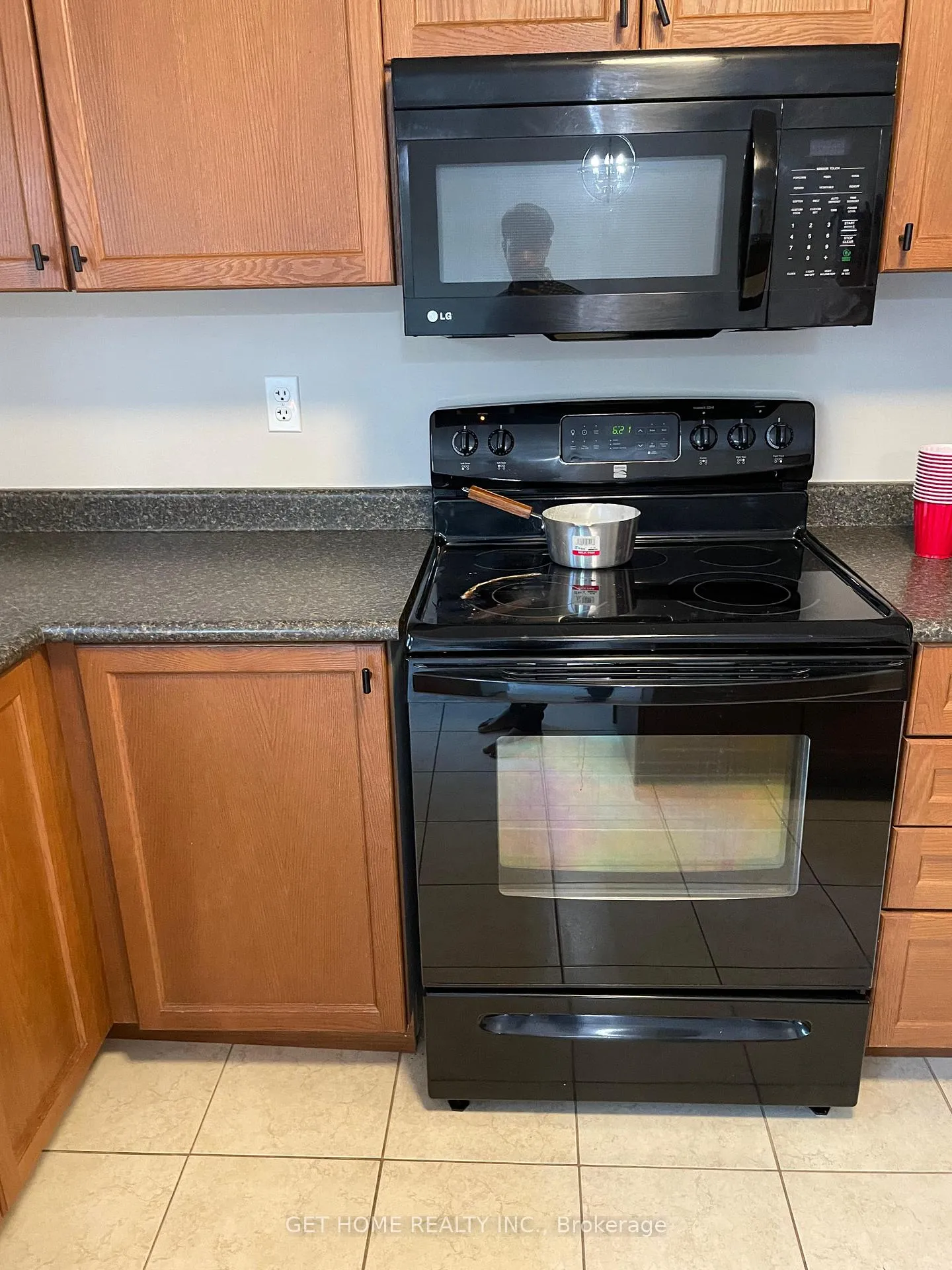Photo 18 of 39 Connell Lane, Clarington, Bowmanville — HOMEH