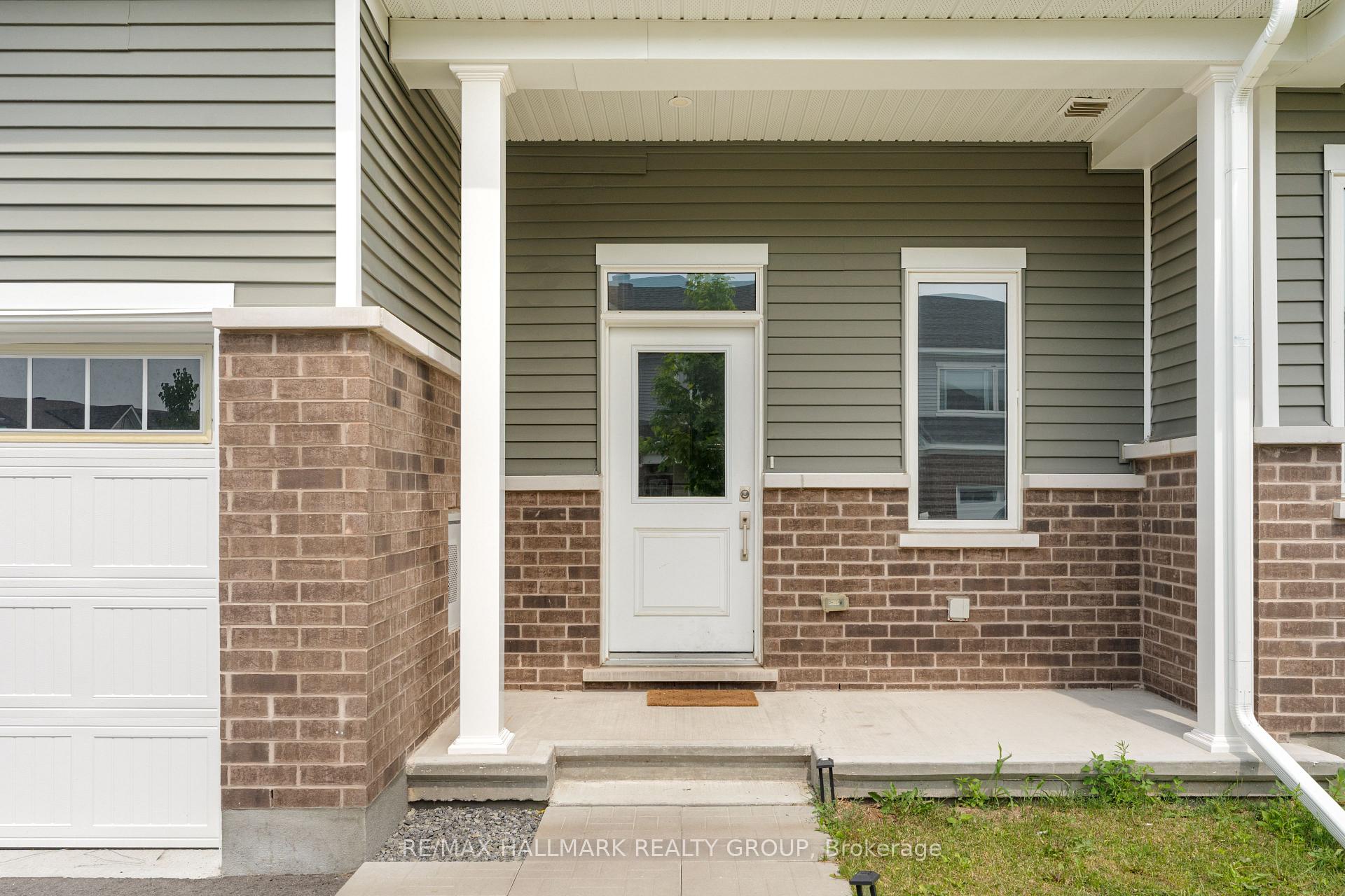 Photo 2 of 243 Surface Lane, Ottawa, Barrhaven - Half Moon Bay — HOMEH