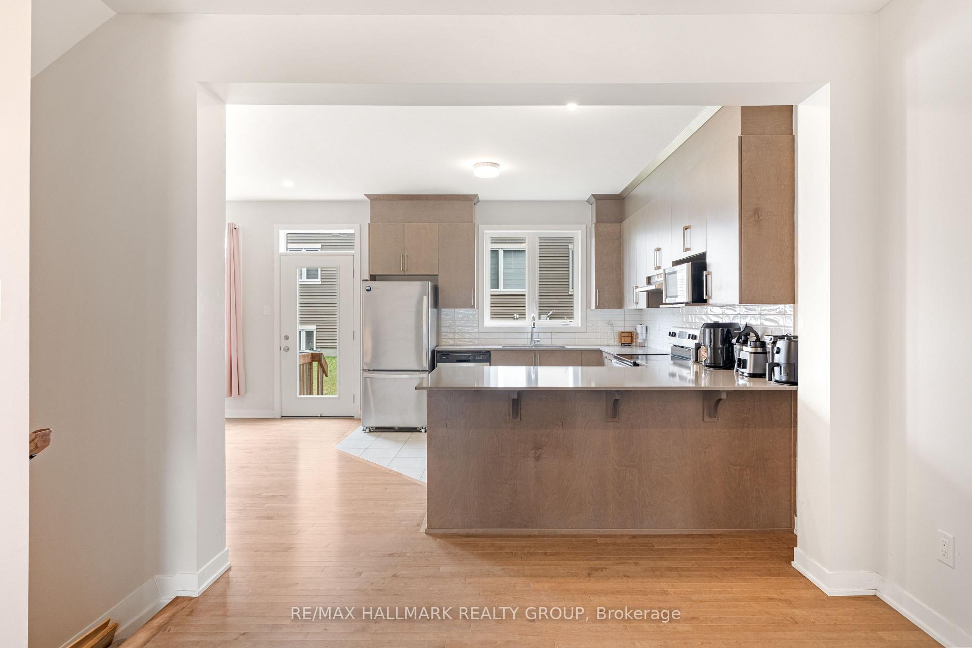 Photo 4 of 243 Surface Lane, Ottawa, Barrhaven - Half Moon Bay — HOMEH