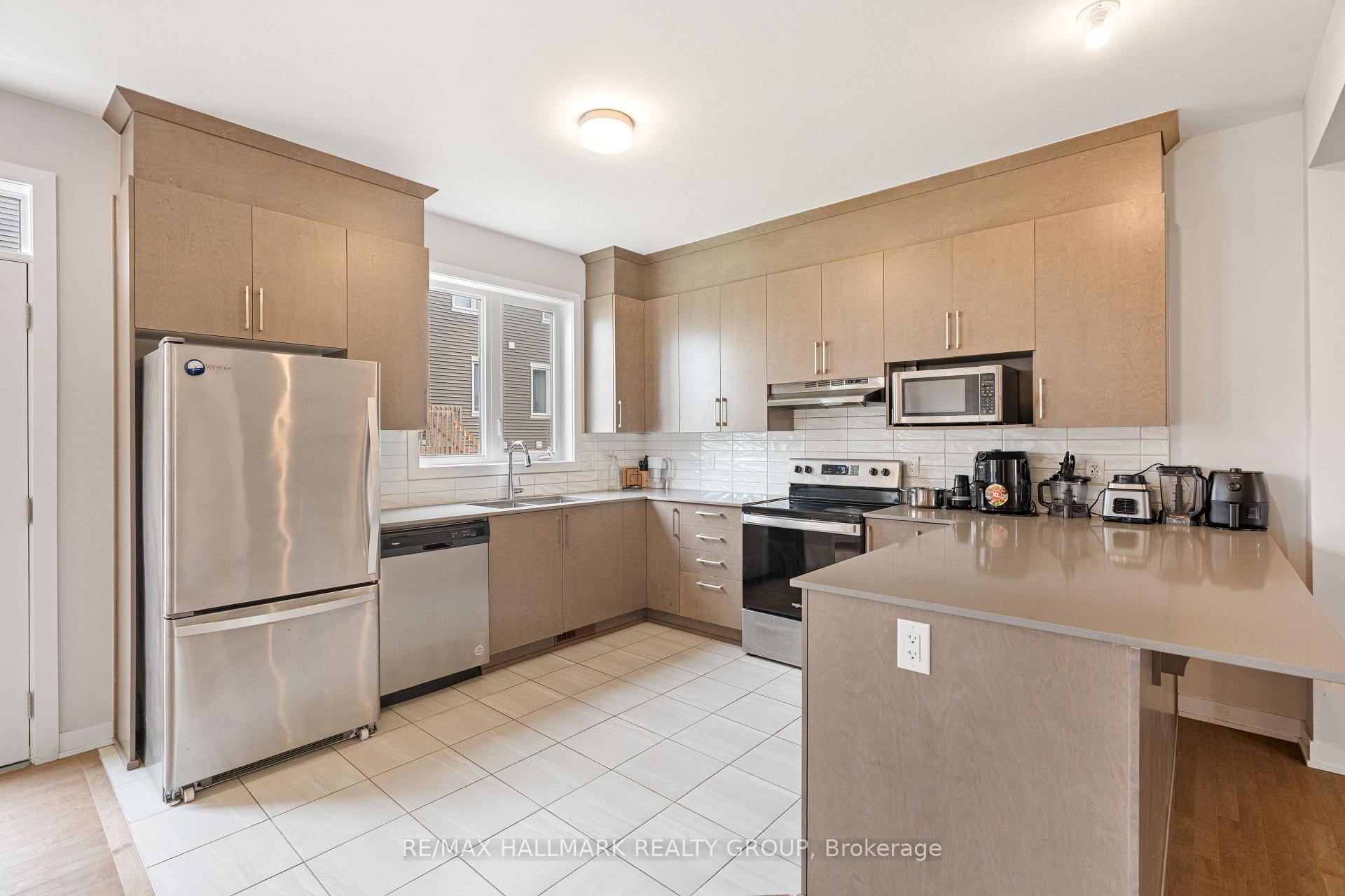Photo 5 of 243 Surface Lane, Ottawa, Barrhaven - Half Moon Bay — HOMEH