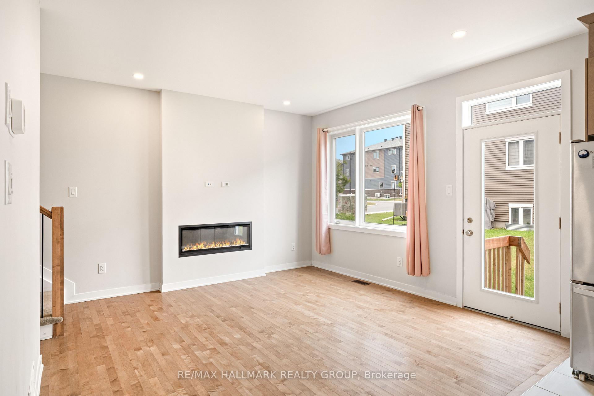 Photo 8 of 243 Surface Lane, Ottawa, Barrhaven - Half Moon Bay — HOMEH