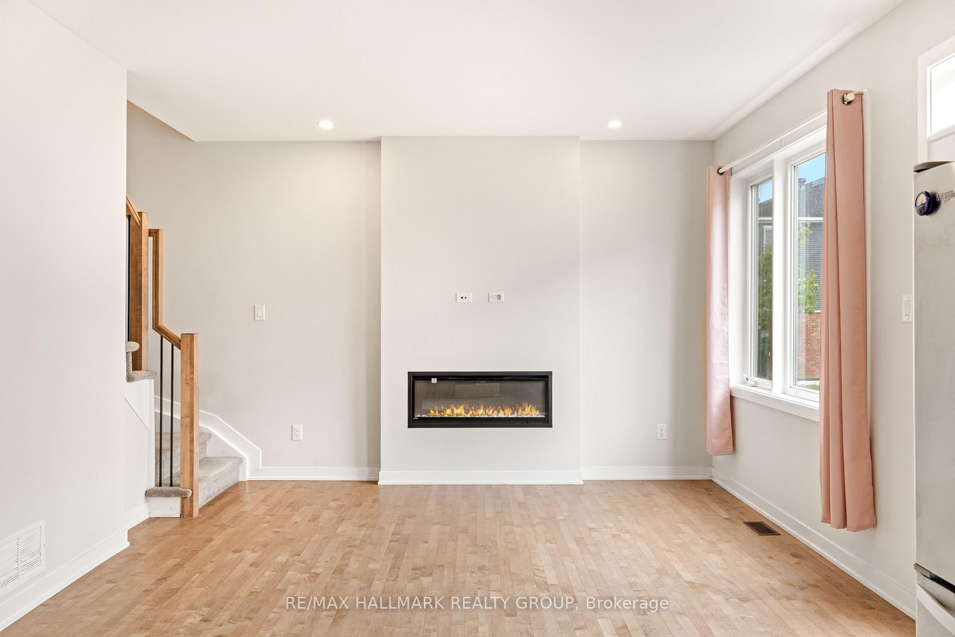 Photo 9 of 243 Surface Lane, Ottawa, Barrhaven - Half Moon Bay — HOMEH