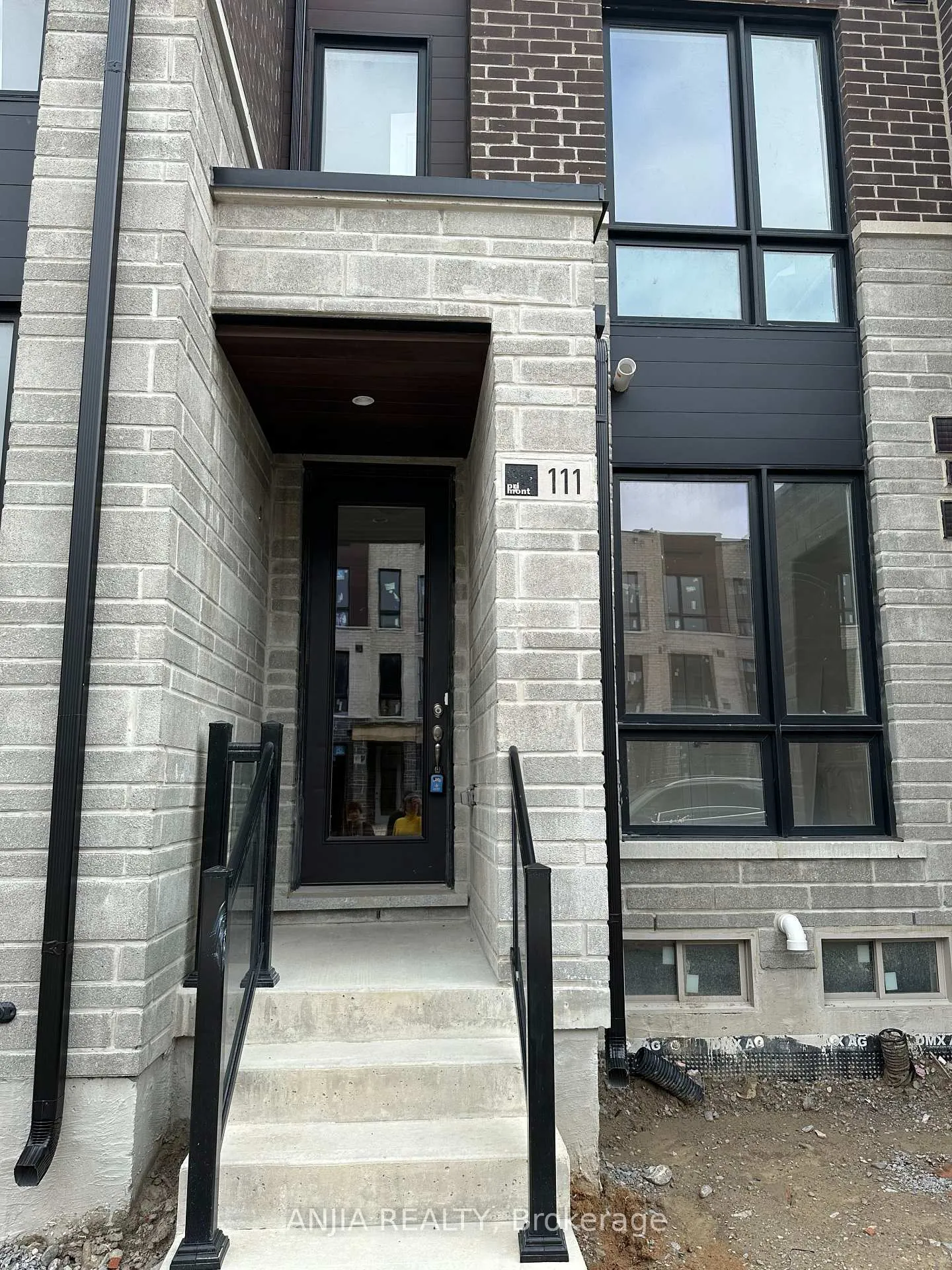 Photo 2 of 111 Stauffer Crescent, Markham, Cornell — HOMEH