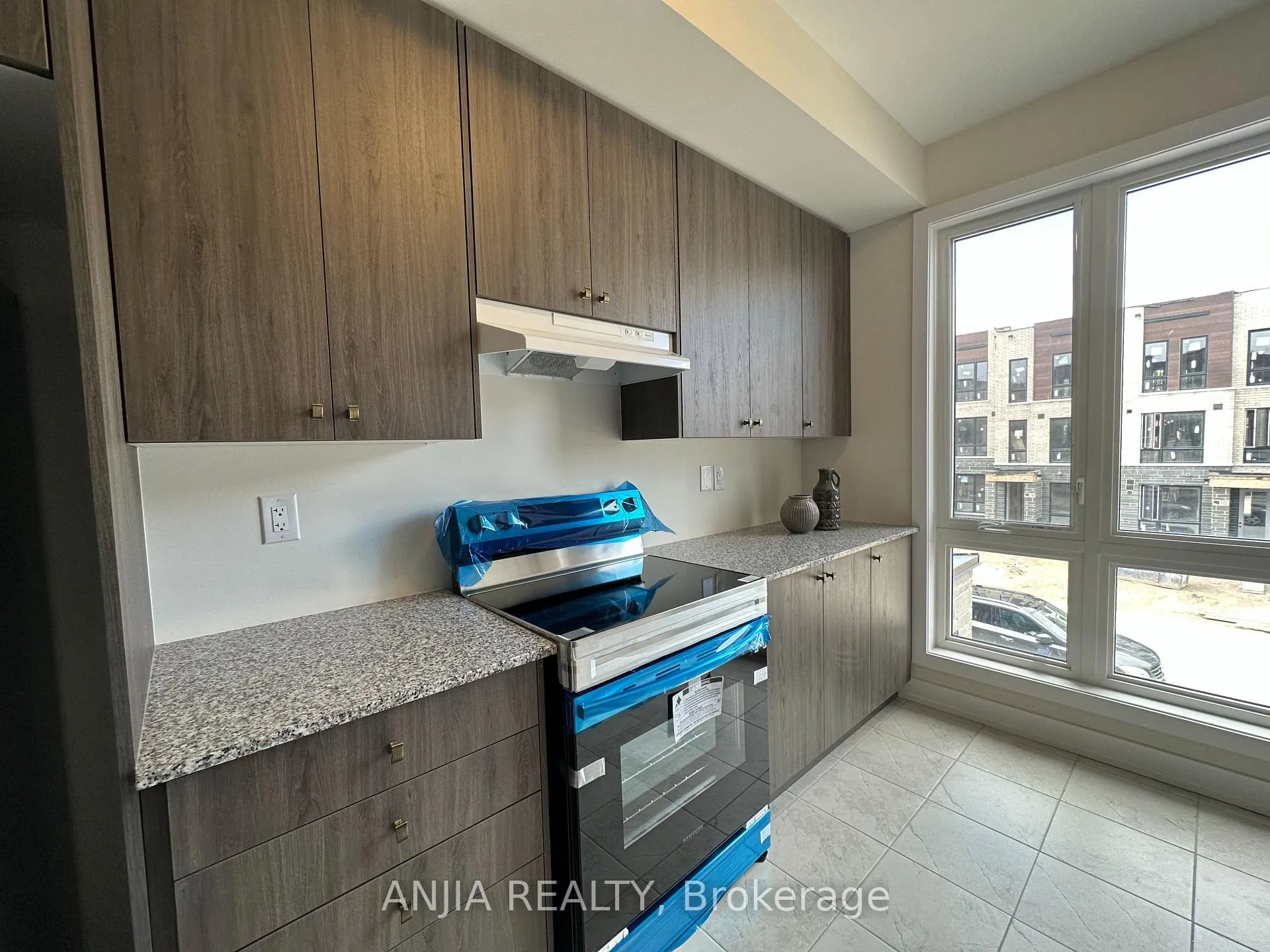 Photo 11 of 111 Stauffer Crescent, Markham, Cornell — HOMEH