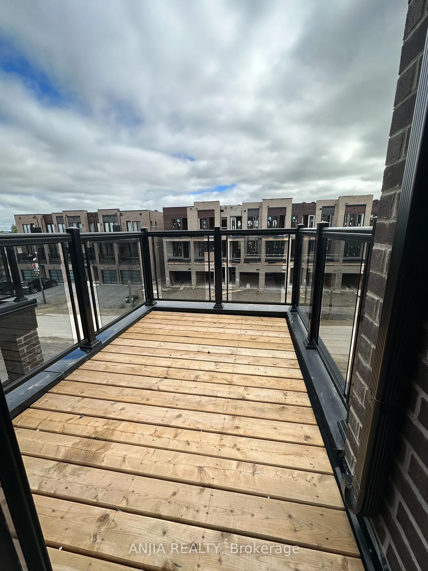 Photo 21 of 111 Stauffer Crescent, Markham, Cornell — HOMEH