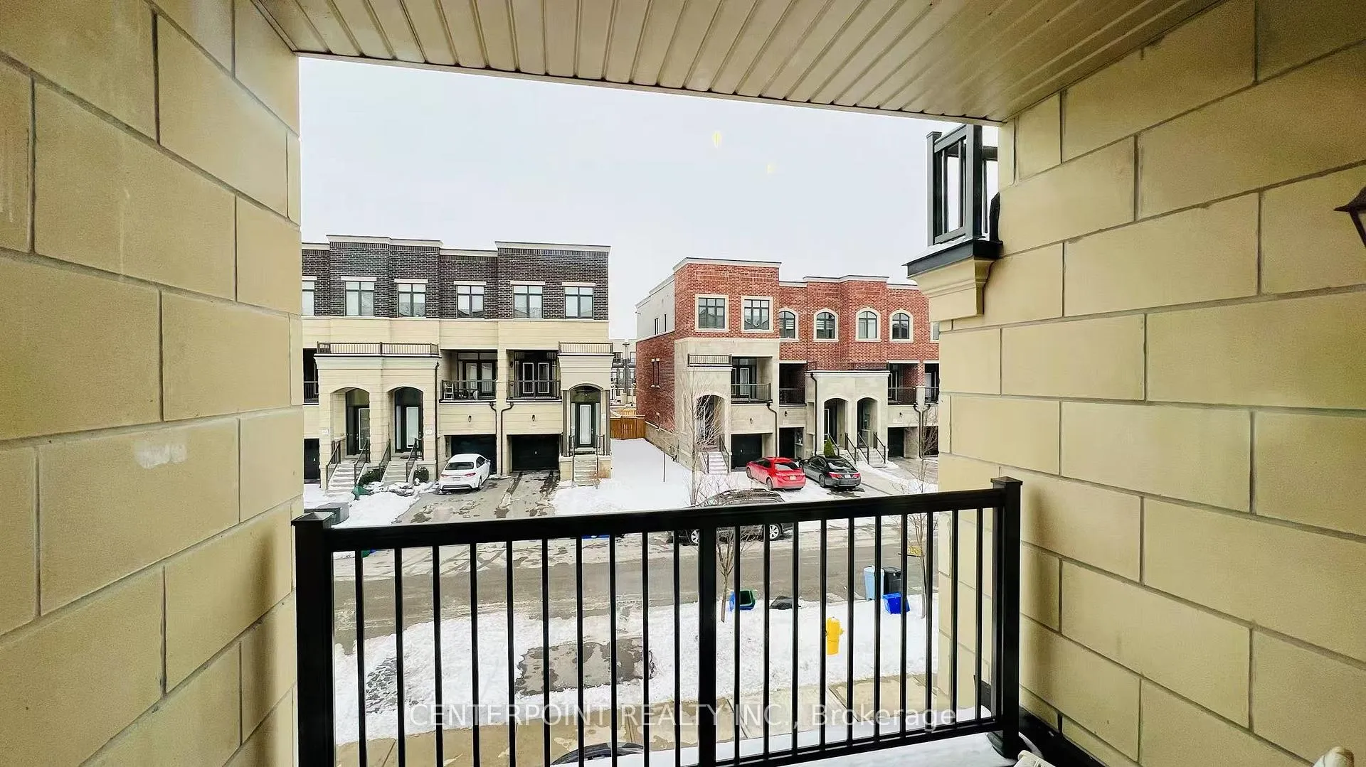Photo 3 of 122 Arianna Crescent, Vaughan, Patterson — HOMEH