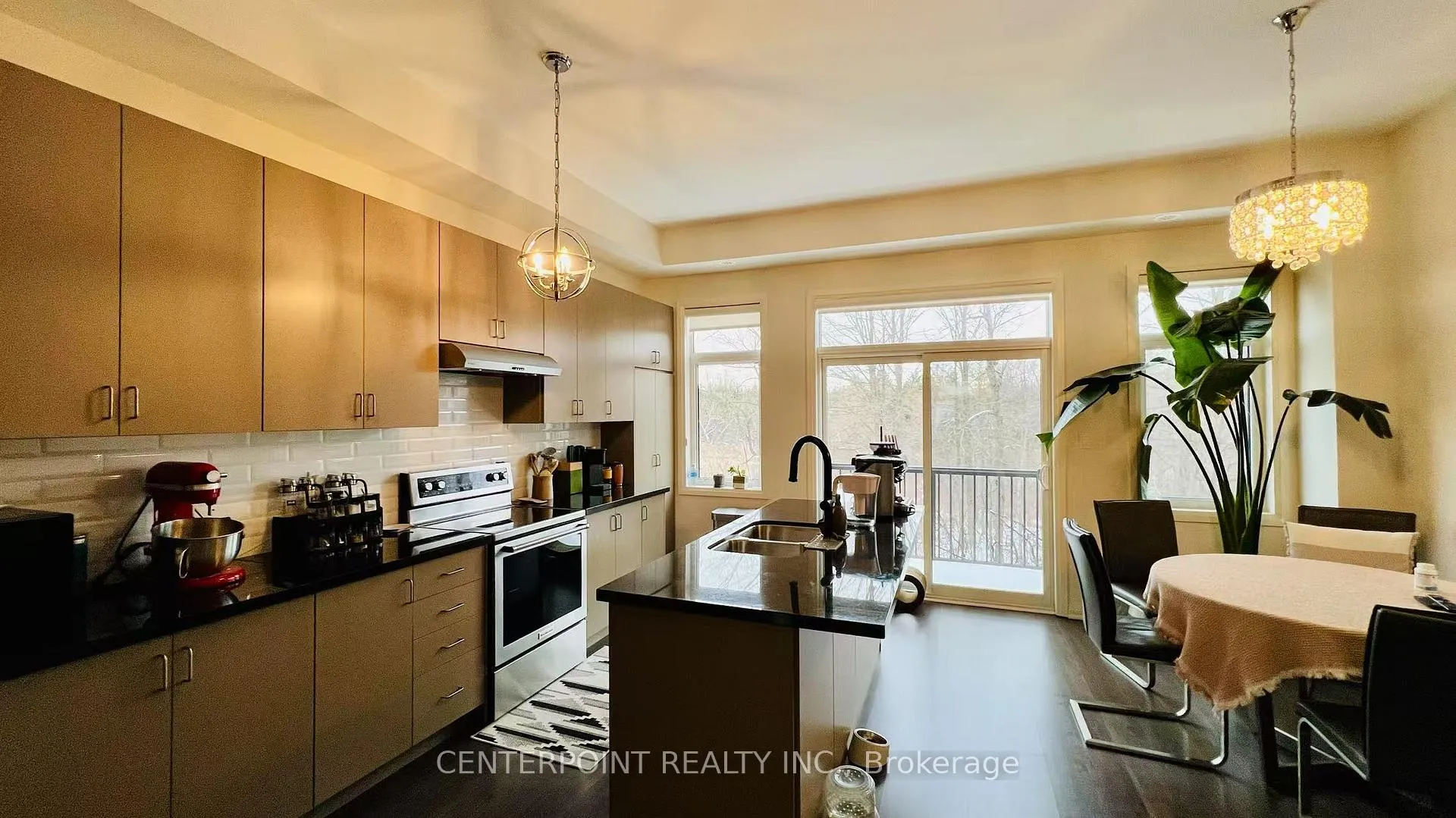 Photo 5 of 122 Arianna Crescent, Vaughan, Patterson — HOMEH
