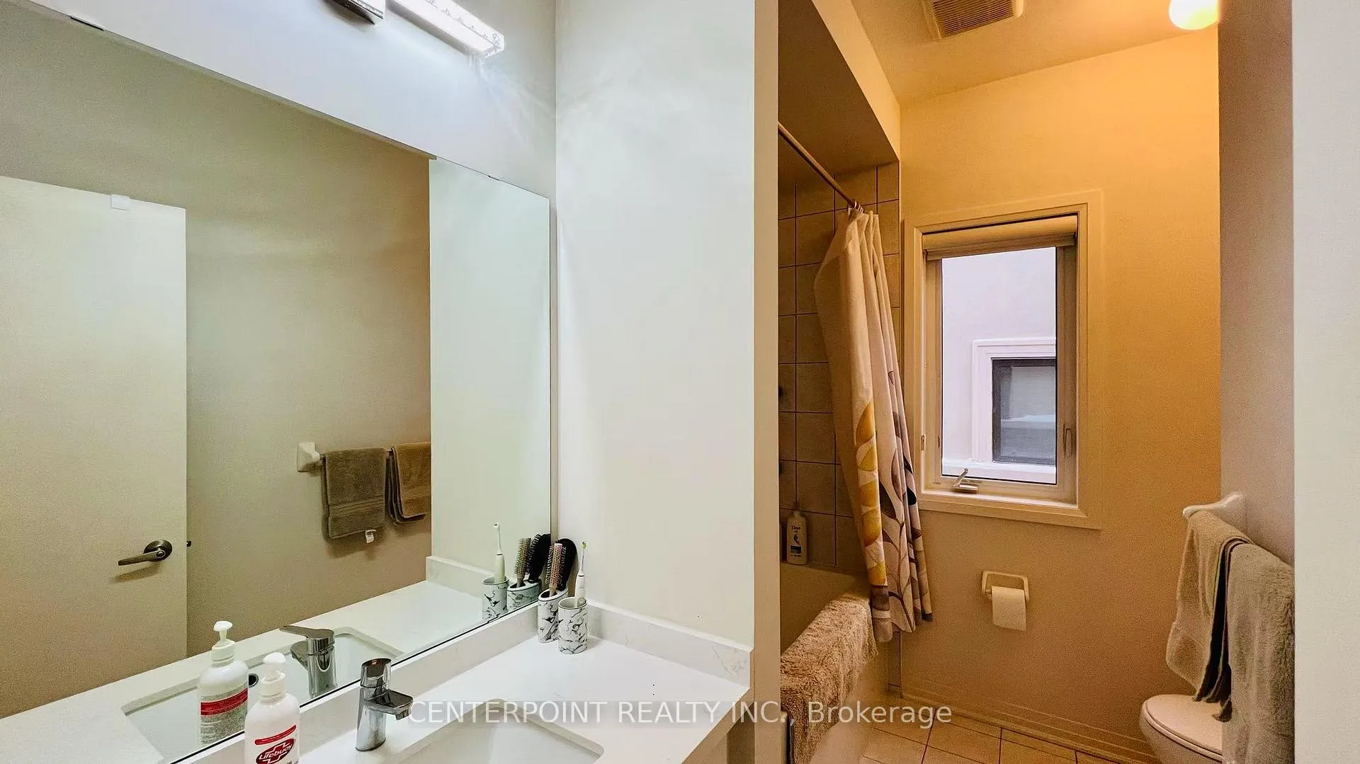 Photo 16 of 122 Arianna Crescent, Vaughan, Patterson — HOMEH