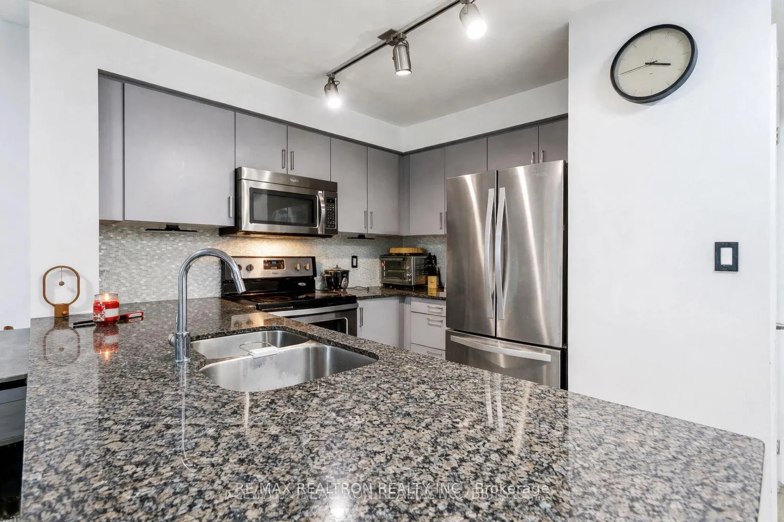 Photo 7 of Unit 803, 80 Esther Lorrie Drive, Etobicoke, West Humber-Clairville — HOMEH