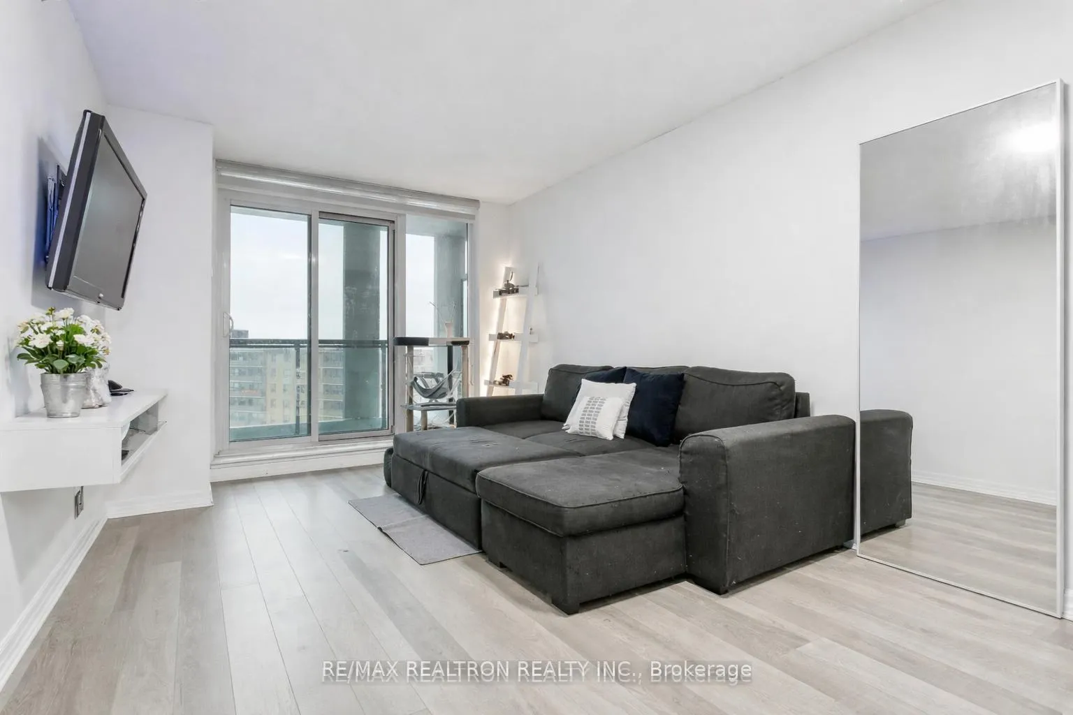 Photo 9 of Unit 803, 80 Esther Lorrie Drive, Etobicoke, West Humber-Clairville — HOMEH