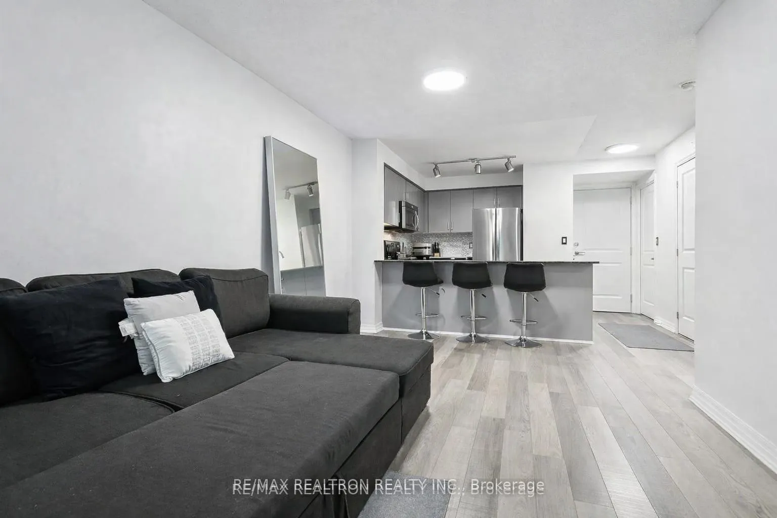 Photo 10 of Unit 803, 80 Esther Lorrie Drive, Etobicoke, West Humber-Clairville — HOMEH