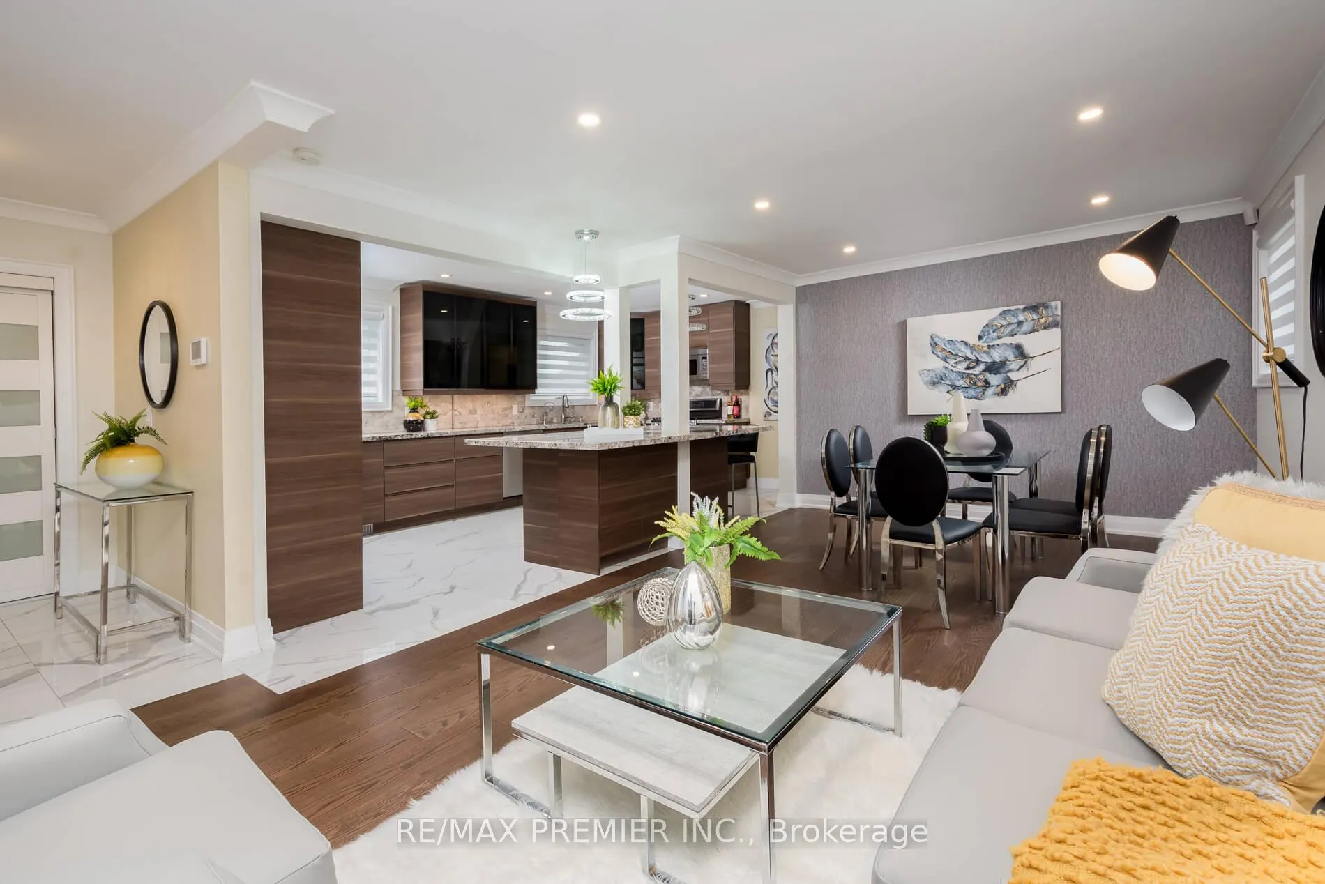 Photo 6 of Unit Upper, 110 Clarence Street, Vaughan, West Woodbridge — HOMEH