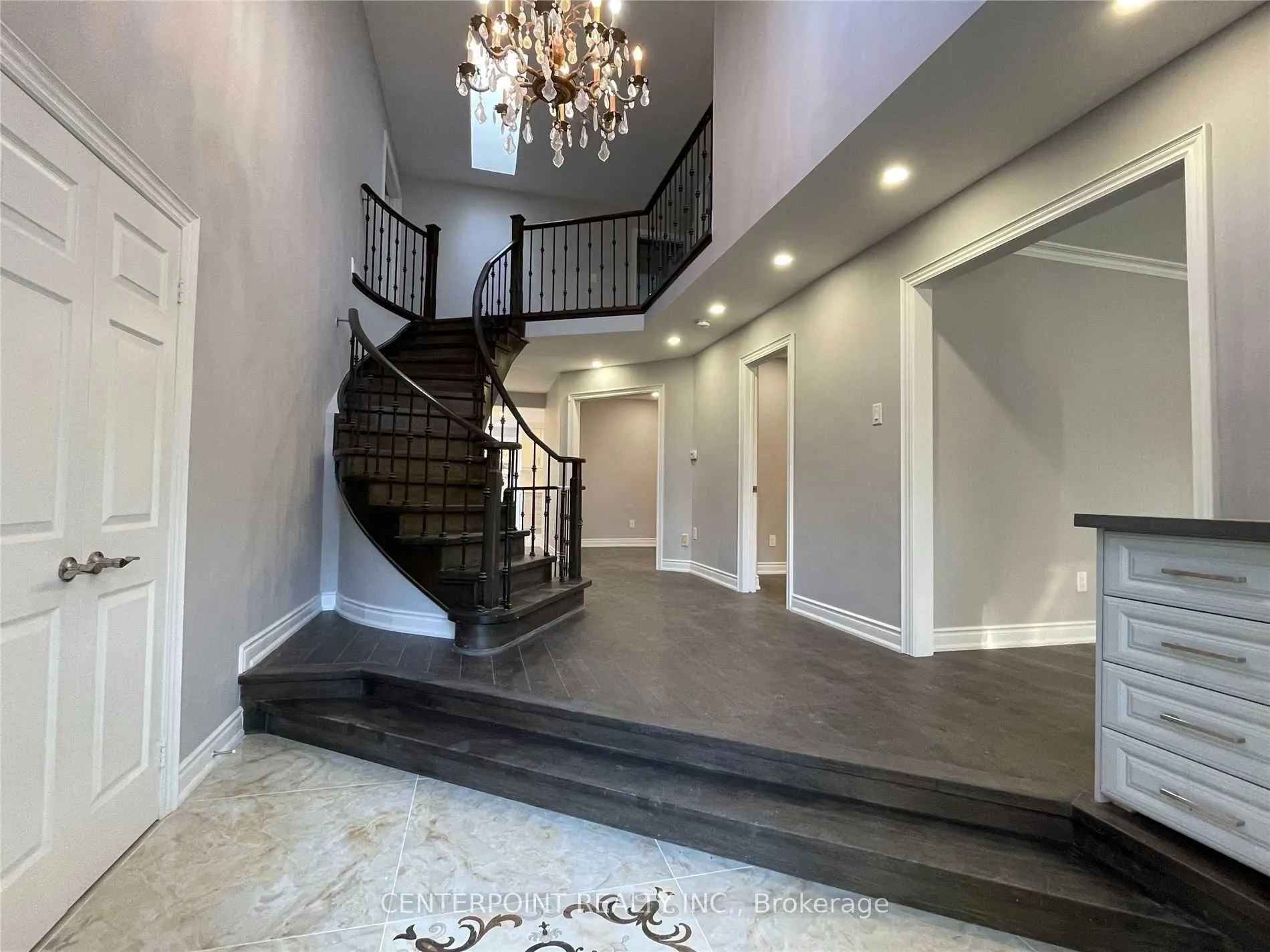Photo 2 of 35 Fenwick Crescent, Markham, Unionville — HOMEH