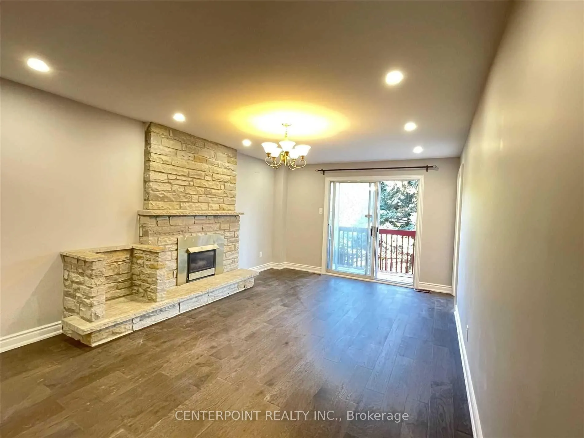 Photo 3 of 35 Fenwick Crescent, Markham, Unionville — HOMEH