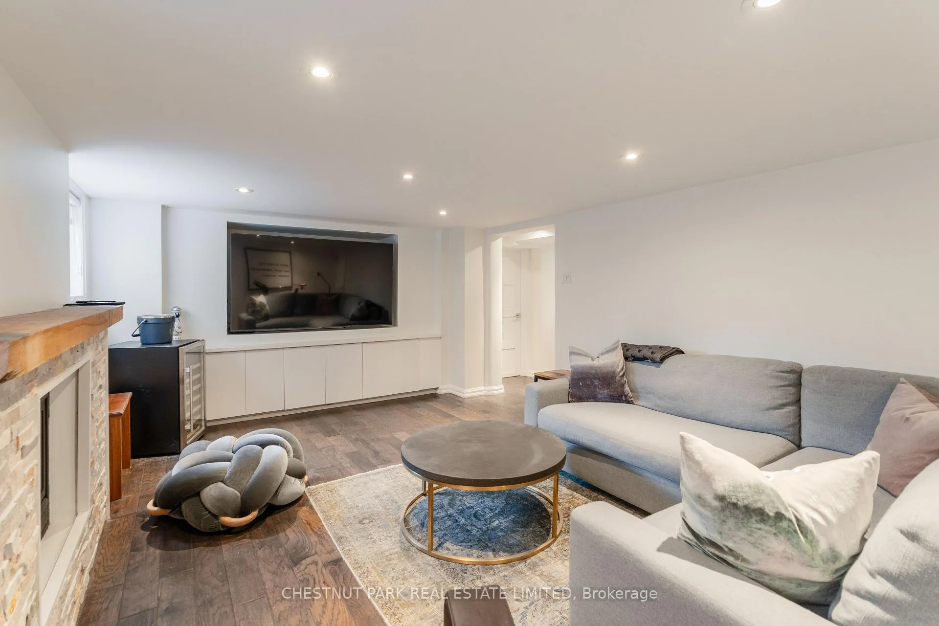 Photo 37 of 19 Heather Road, Toronto, Leaside — HOMEH
