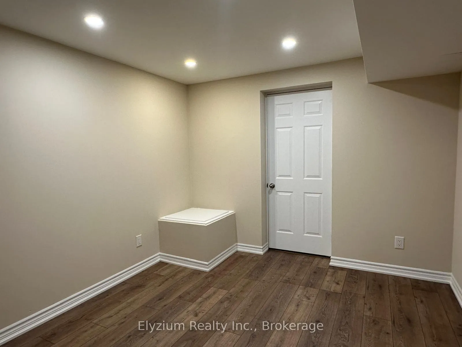 Photo 4 of Unit Lower, 49 Robertson Road, Hamilton, Ancaster — HOMEH