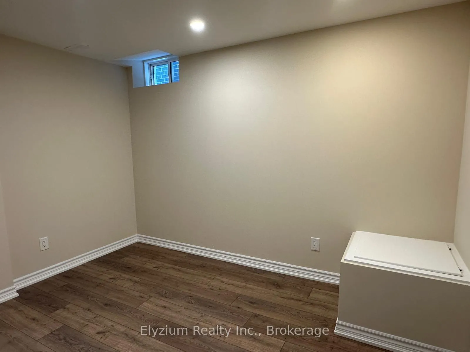 Photo 5 of Unit Lower, 49 Robertson Road, Hamilton, Ancaster — HOMEH