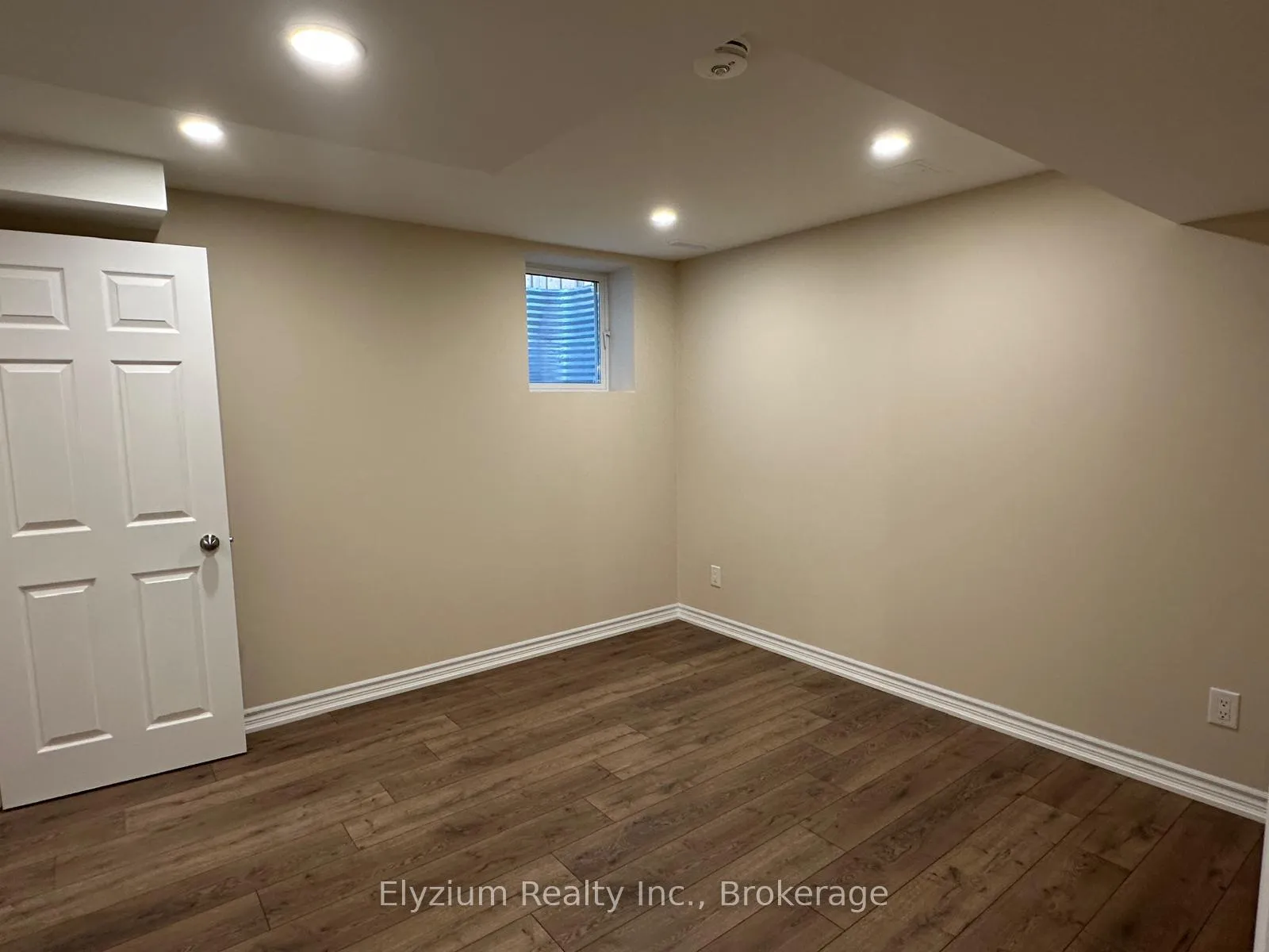 Photo 10 of Unit Lower, 49 Robertson Road, Hamilton, Ancaster — HOMEH