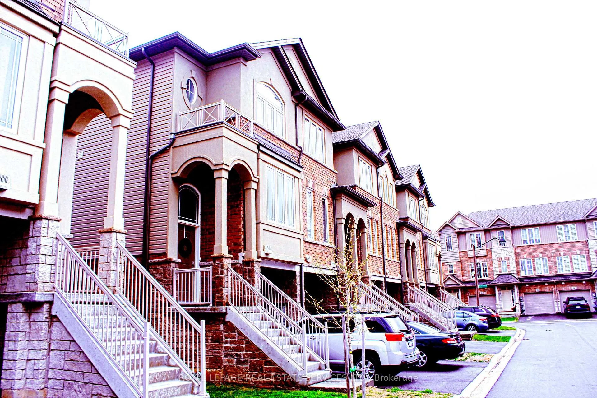 Photo 3 of 73 Aquarius Crescent, Hamilton, Stoney Creek — HOMEH