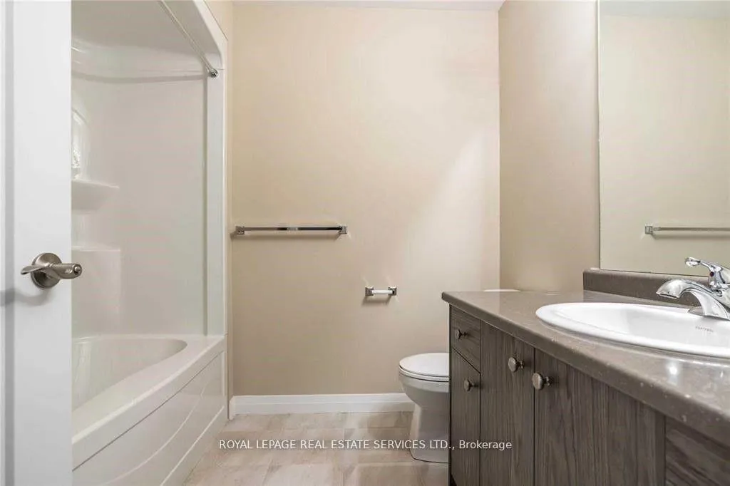 Photo 16 of 73 Aquarius Crescent, Hamilton, Stoney Creek — HOMEH