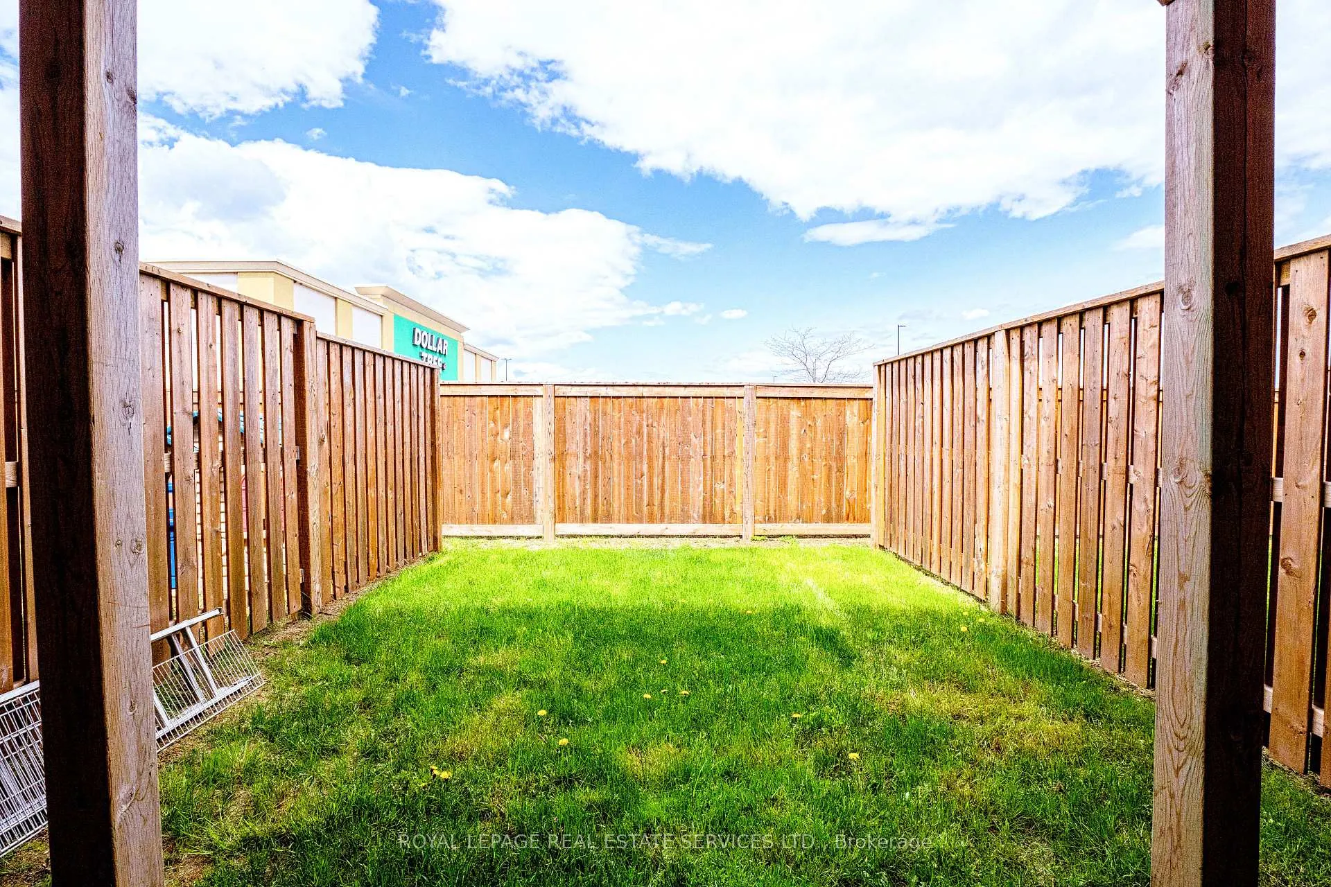 Photo 22 of 73 Aquarius Crescent, Hamilton, Stoney Creek — HOMEH