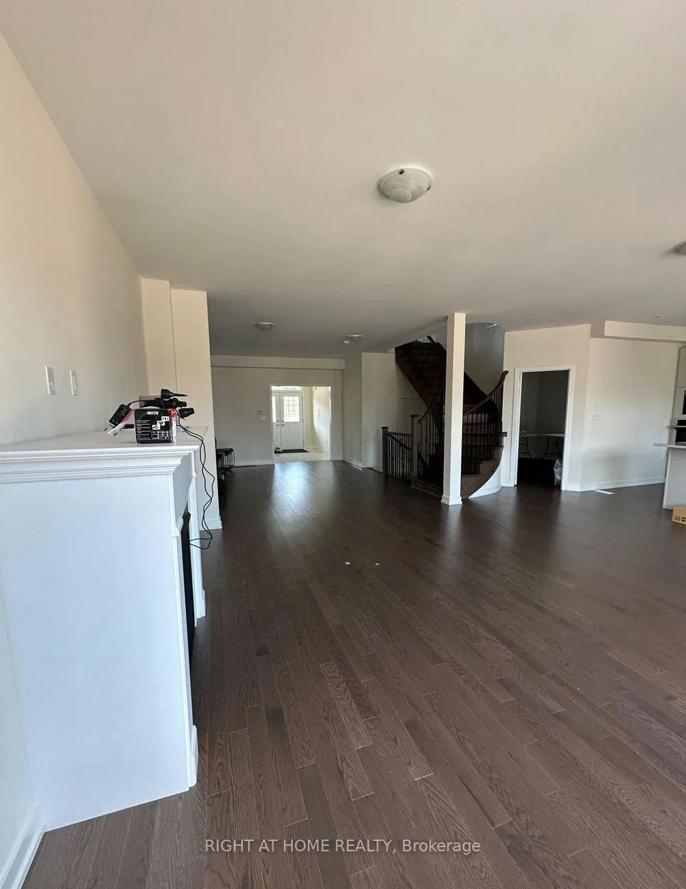 Photo 3 of 916 Rexton Drive, Oshawa, Kedron — HOMEH