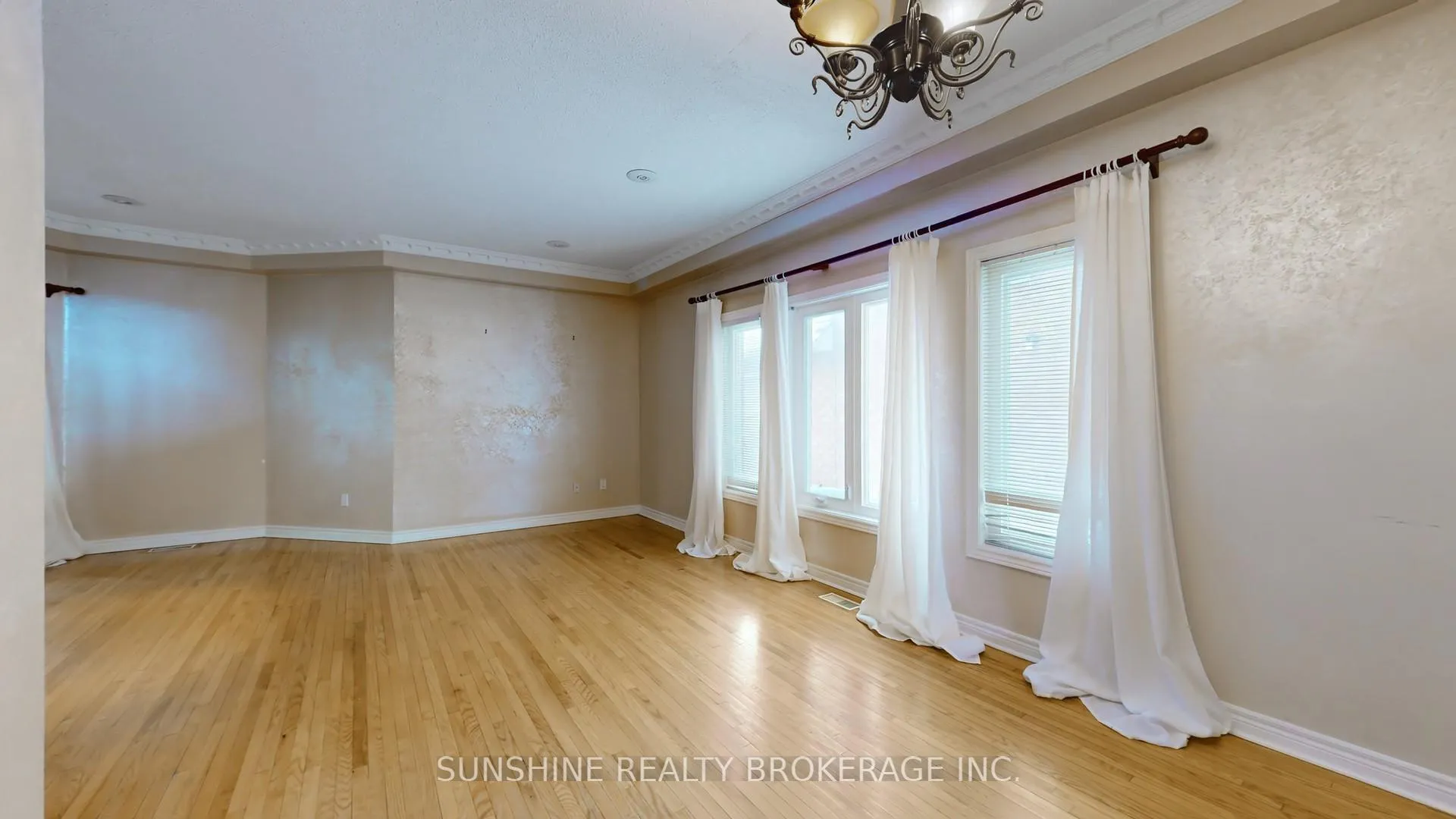 Photo 8 of 115 Elvira Crescent, Markham, Rouge River Estates — HOMEH