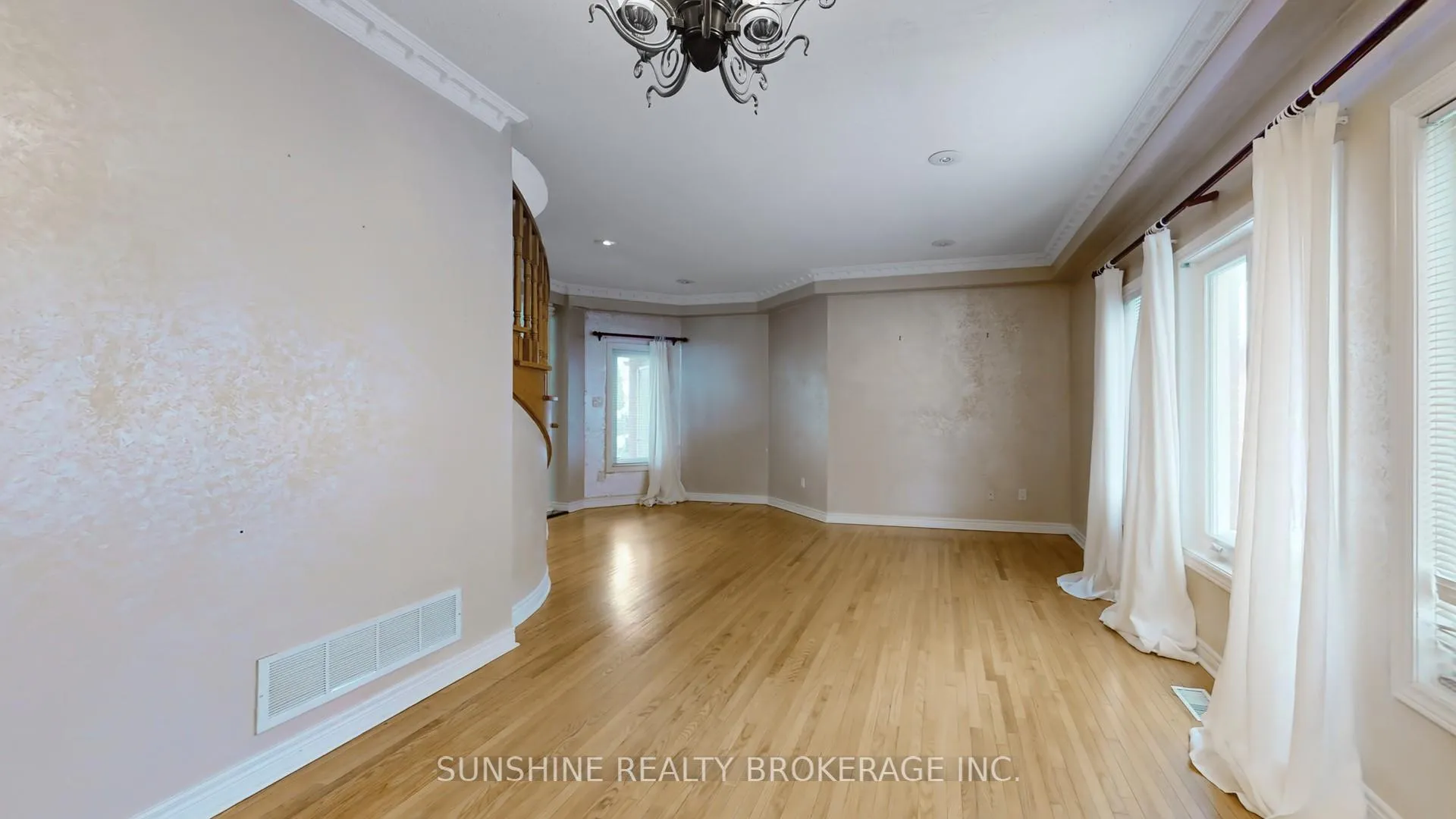 Photo 9 of 115 Elvira Crescent, Markham, Rouge River Estates — HOMEH
