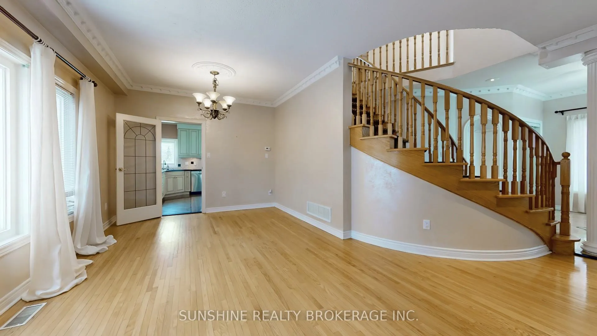 Photo 10 of 115 Elvira Crescent, Markham, Rouge River Estates — HOMEH