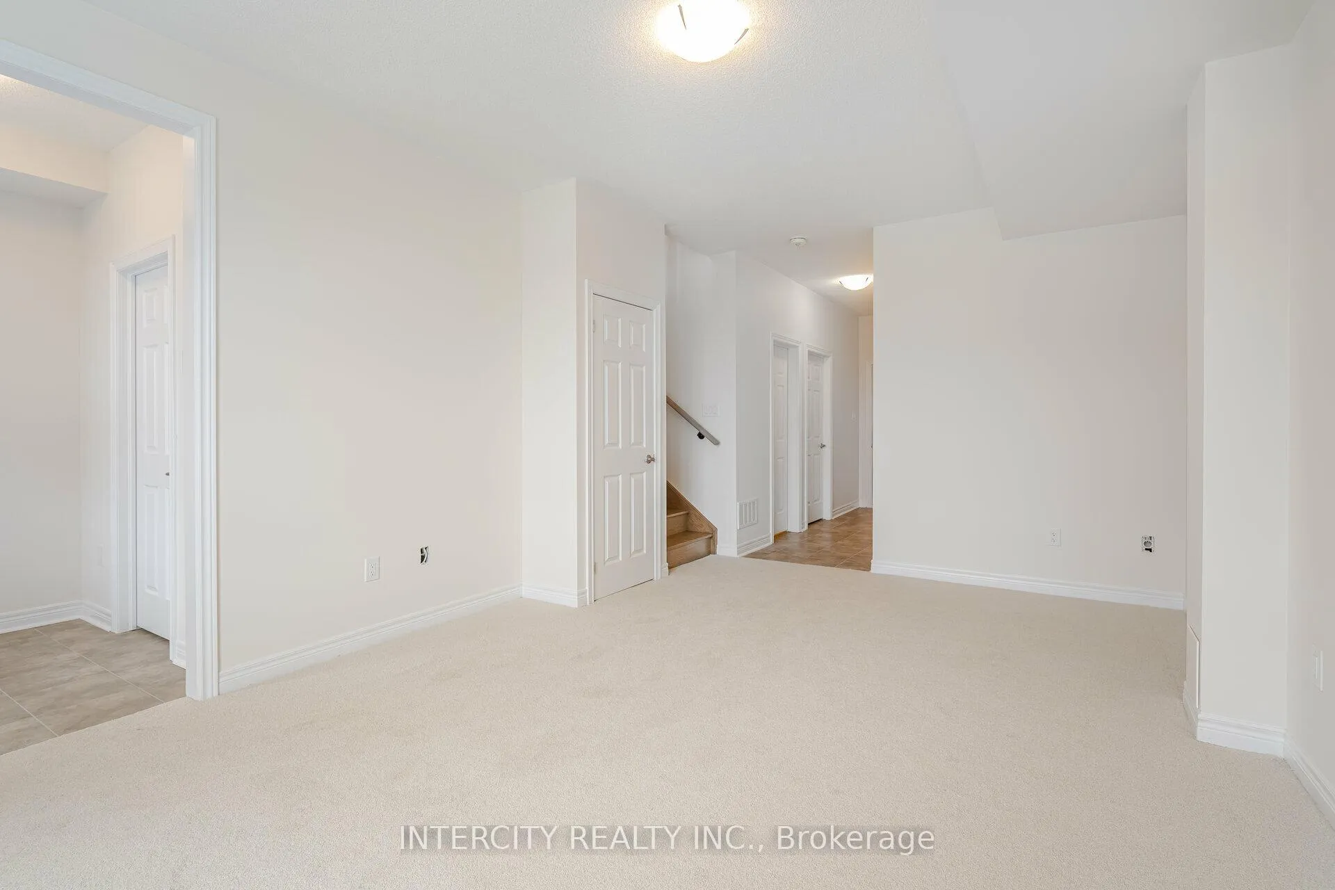 Photo 6 of 19 Mumbai Drive, Markham, Middlefield — HOMEH
