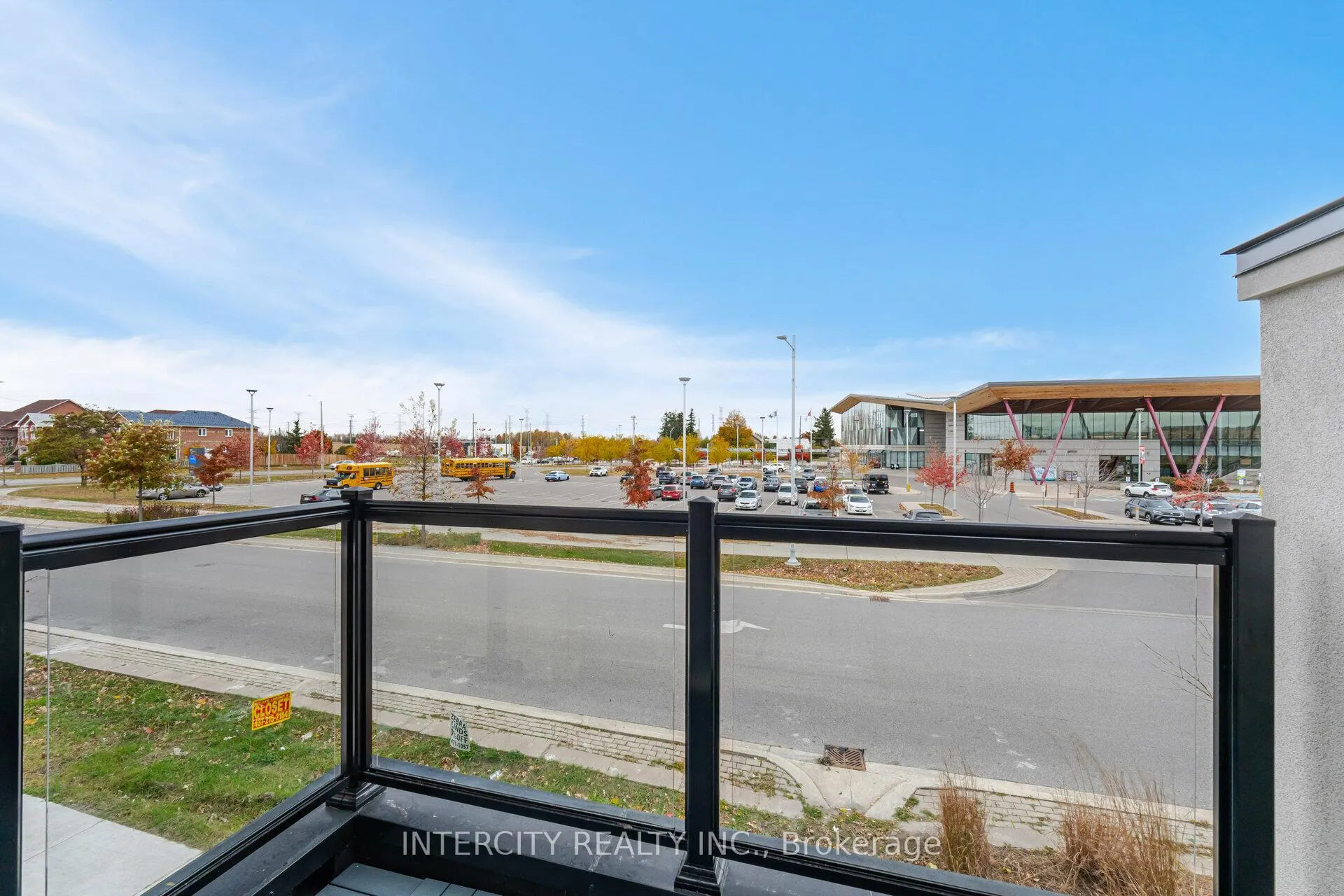 Photo 11 of 19 Mumbai Drive, Markham, Middlefield — HOMEH