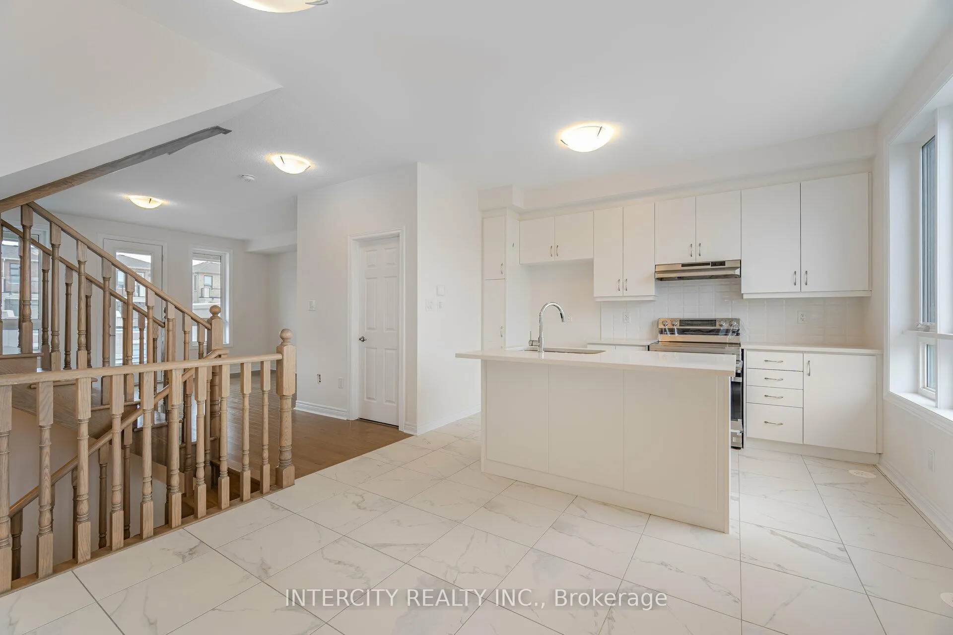 Photo 12 of 19 Mumbai Drive, Markham, Middlefield — HOMEH