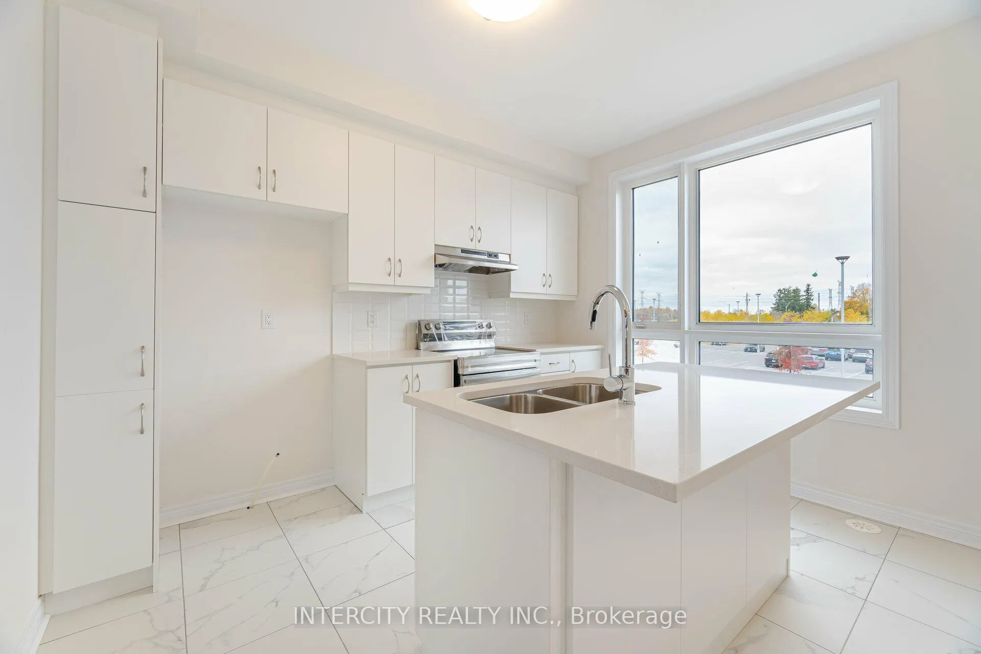 Photo 14 of 19 Mumbai Drive, Markham, Middlefield — HOMEH