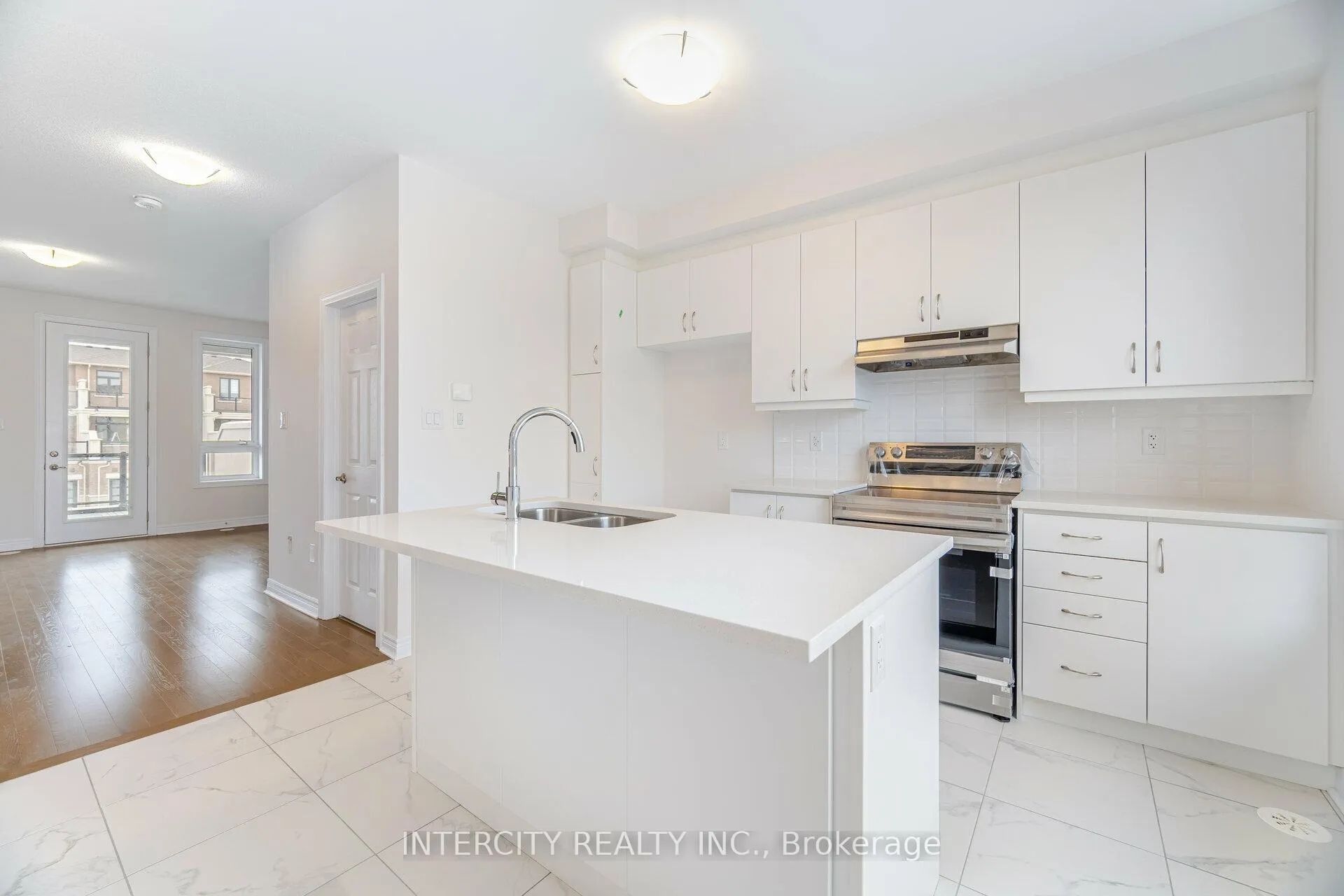 Photo 16 of 19 Mumbai Drive, Markham, Middlefield — HOMEH