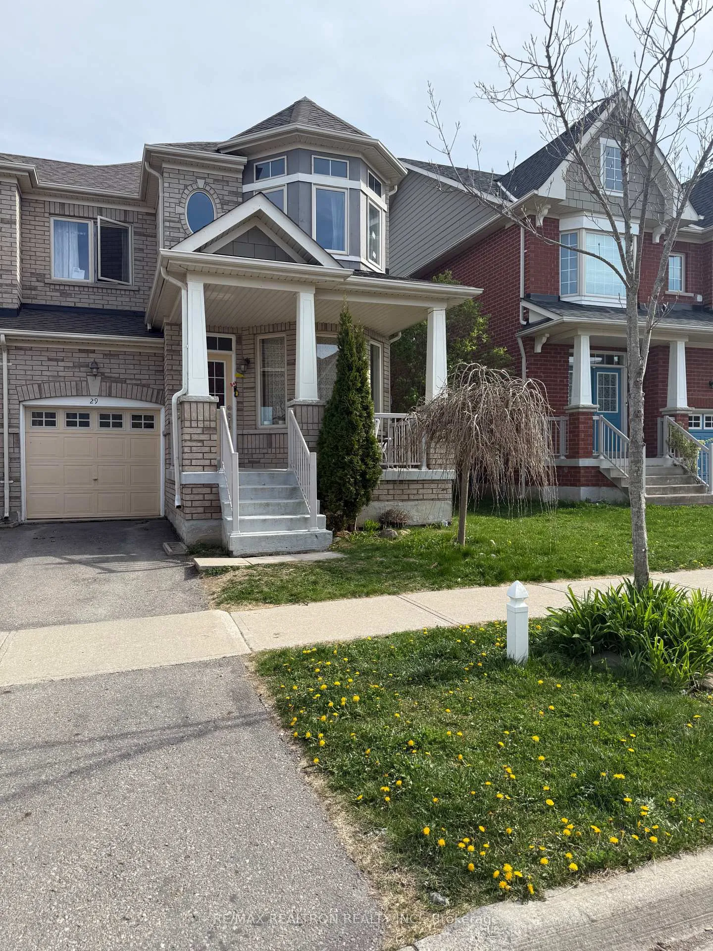 Photo 2 of 29 Pexton Avenue, Richmond Hill, Jefferson — HOMEH