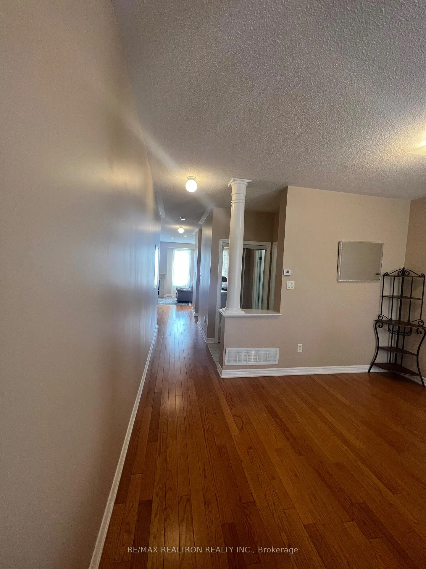 Photo 5 of 29 Pexton Avenue, Richmond Hill, Jefferson — HOMEH