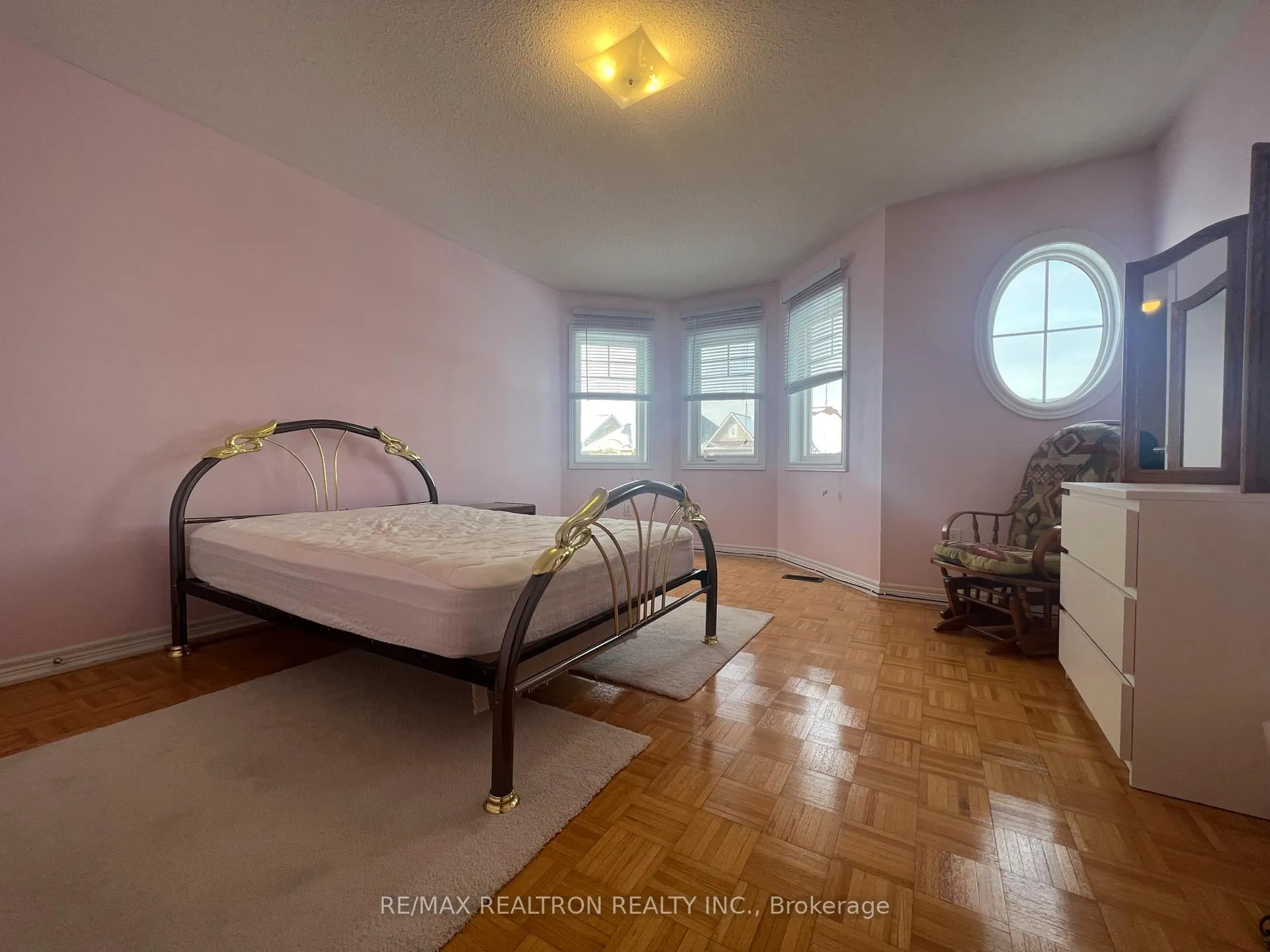 Photo 8 of 29 Pexton Avenue, Richmond Hill, Jefferson — HOMEH