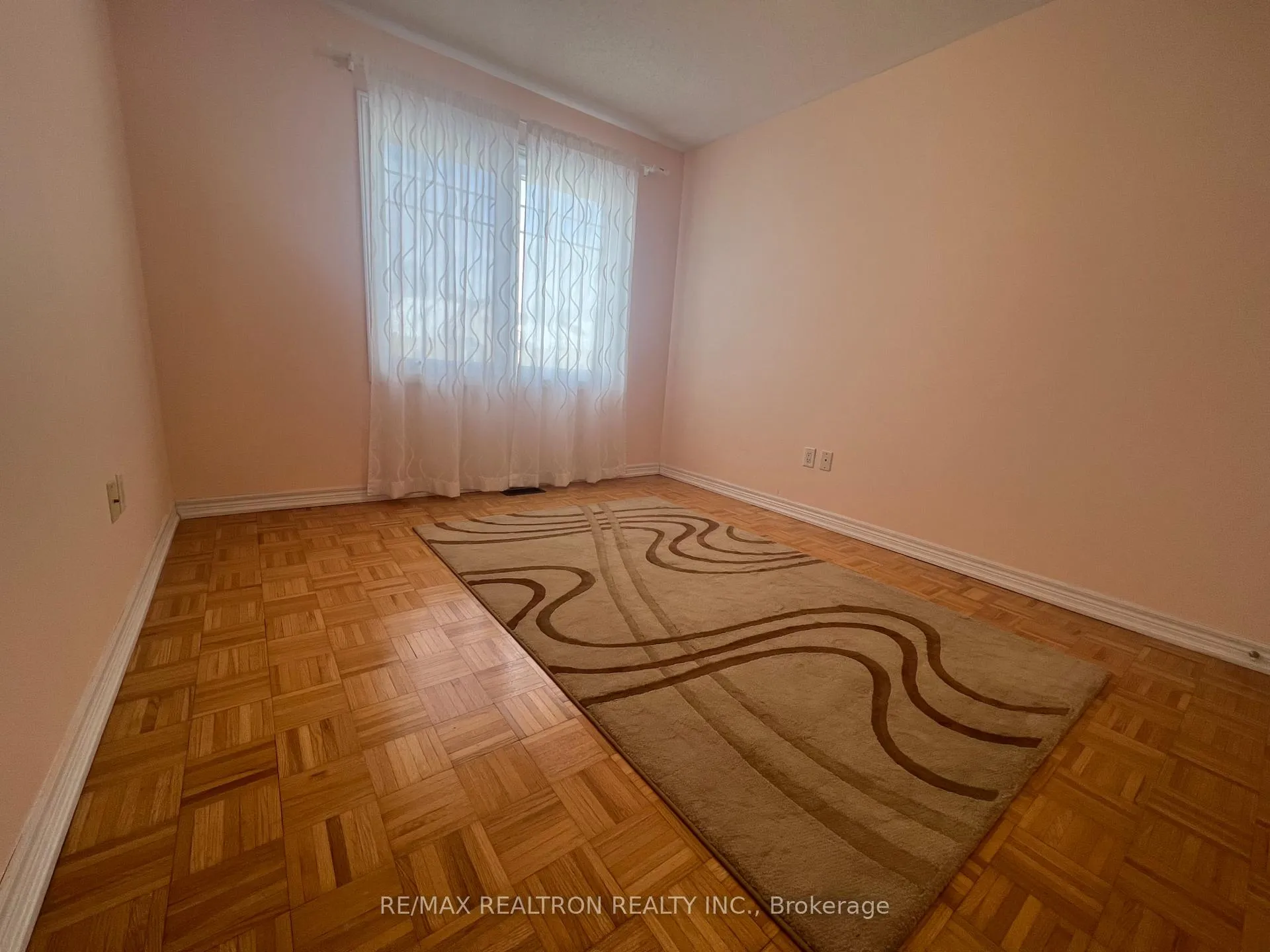 Photo 9 of 29 Pexton Avenue, Richmond Hill, Jefferson — HOMEH