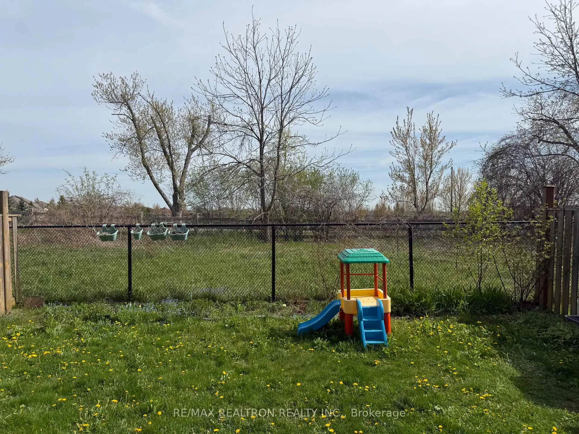 Photo 13 of 29 Pexton Avenue, Richmond Hill, Jefferson — HOMEH