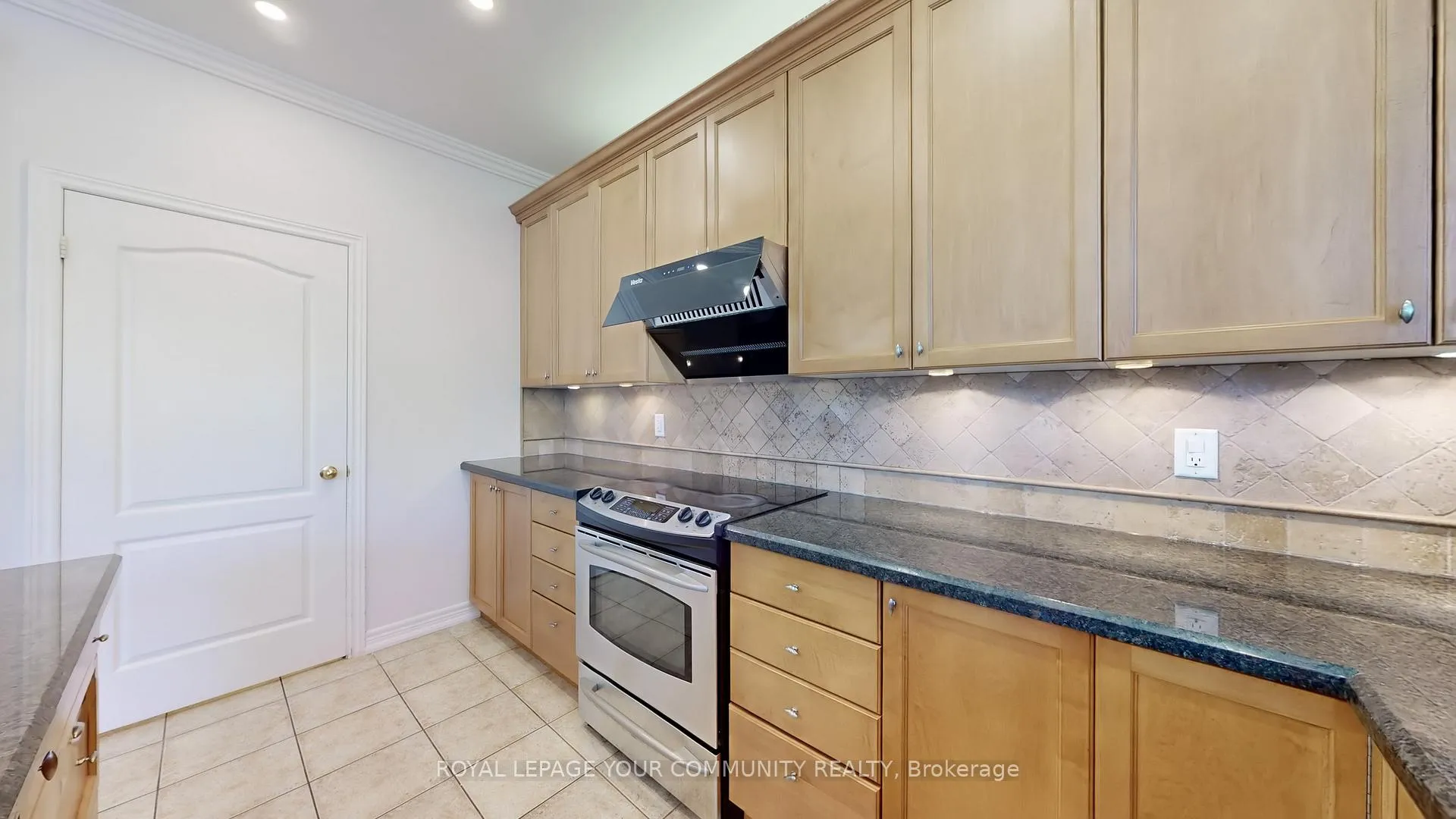 Photo 21 of 8 Candlewood Court, Markham, Greensborough — HOMEH