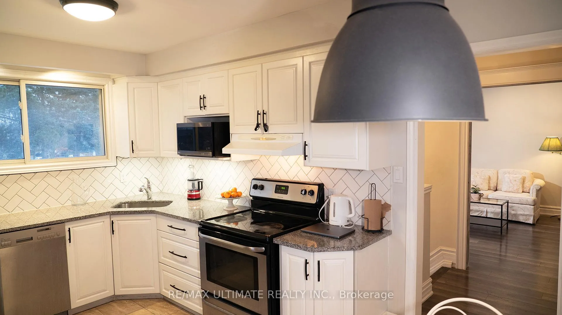 Photo 7 of 962 Central Park Boulevard N, Oshawa, Centennial — HOMEH