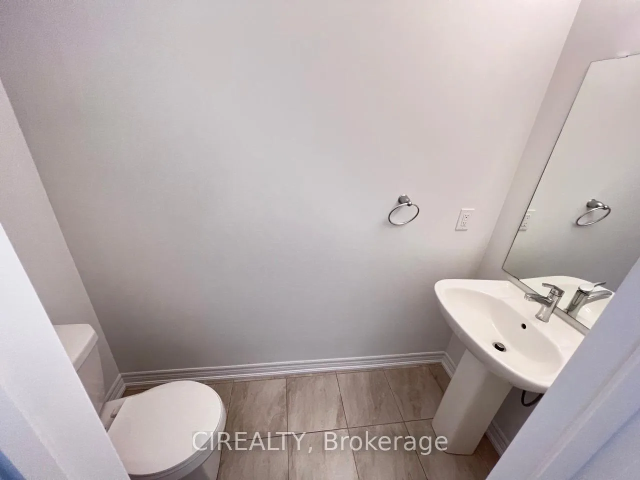 Photo 5 of 20 Sorbara Way, Whitby, Brooklin — HOMEH