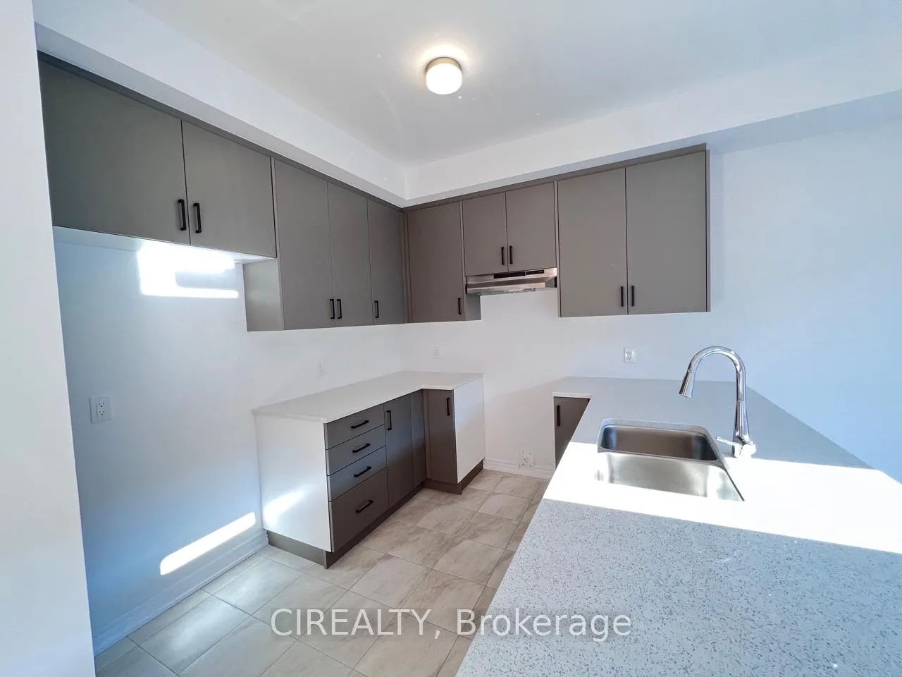 Photo 7 of 20 Sorbara Way, Whitby, Brooklin — HOMEH